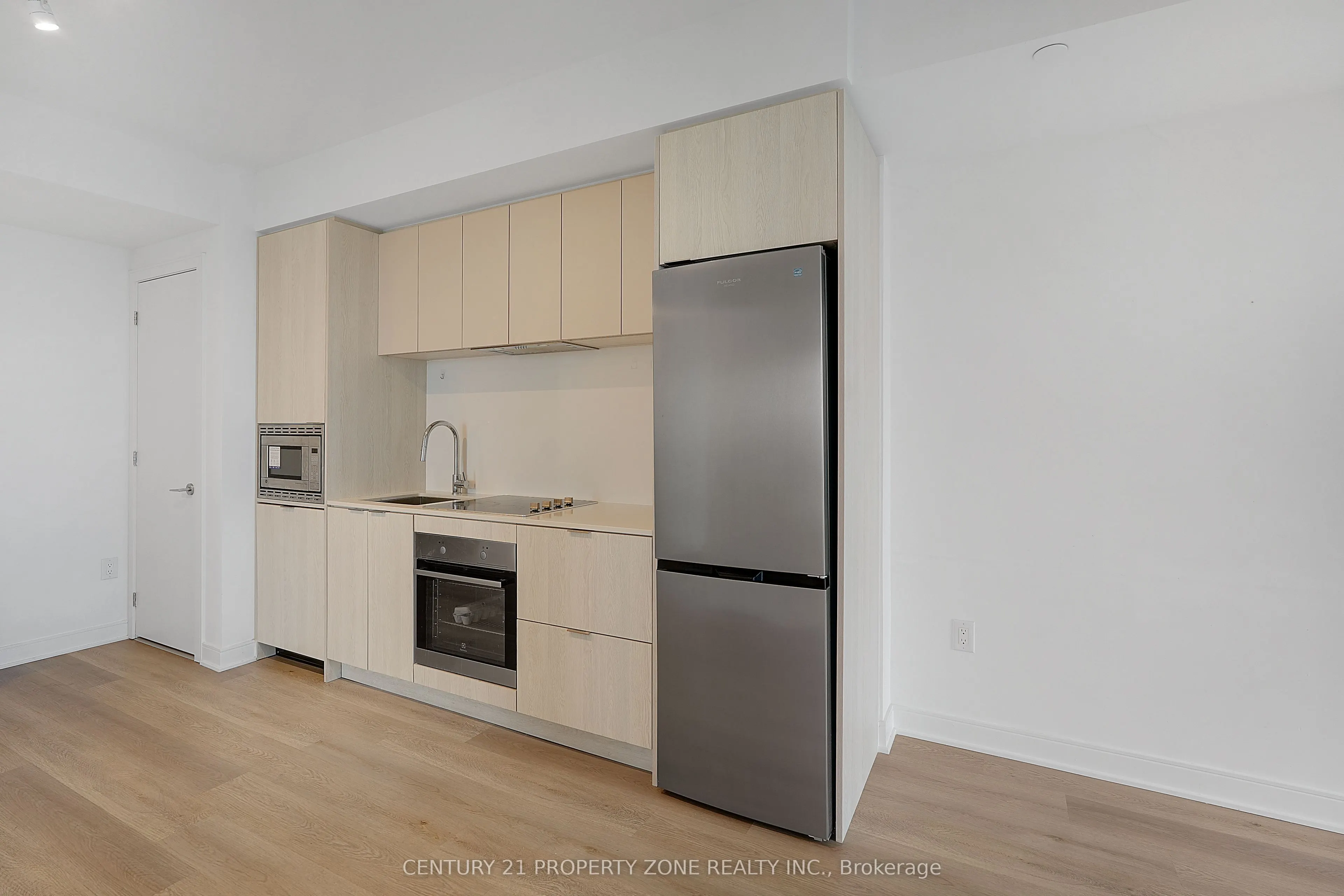 86 Dundas Street E #1015
