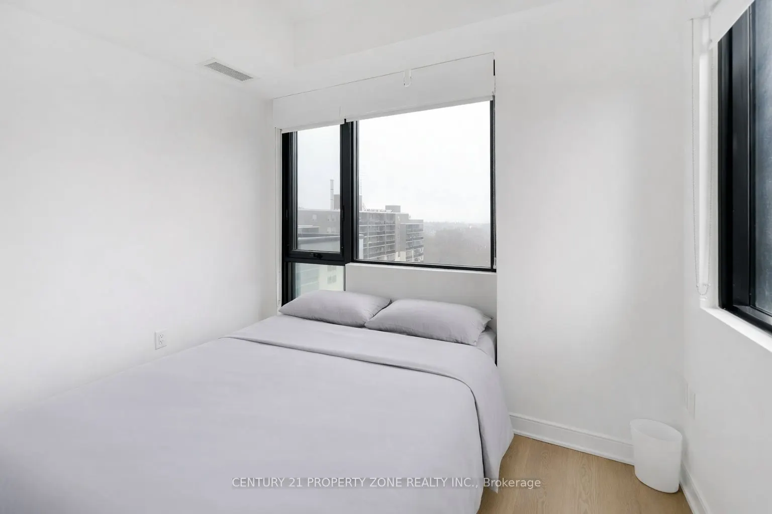 86 Dundas Street E #1015