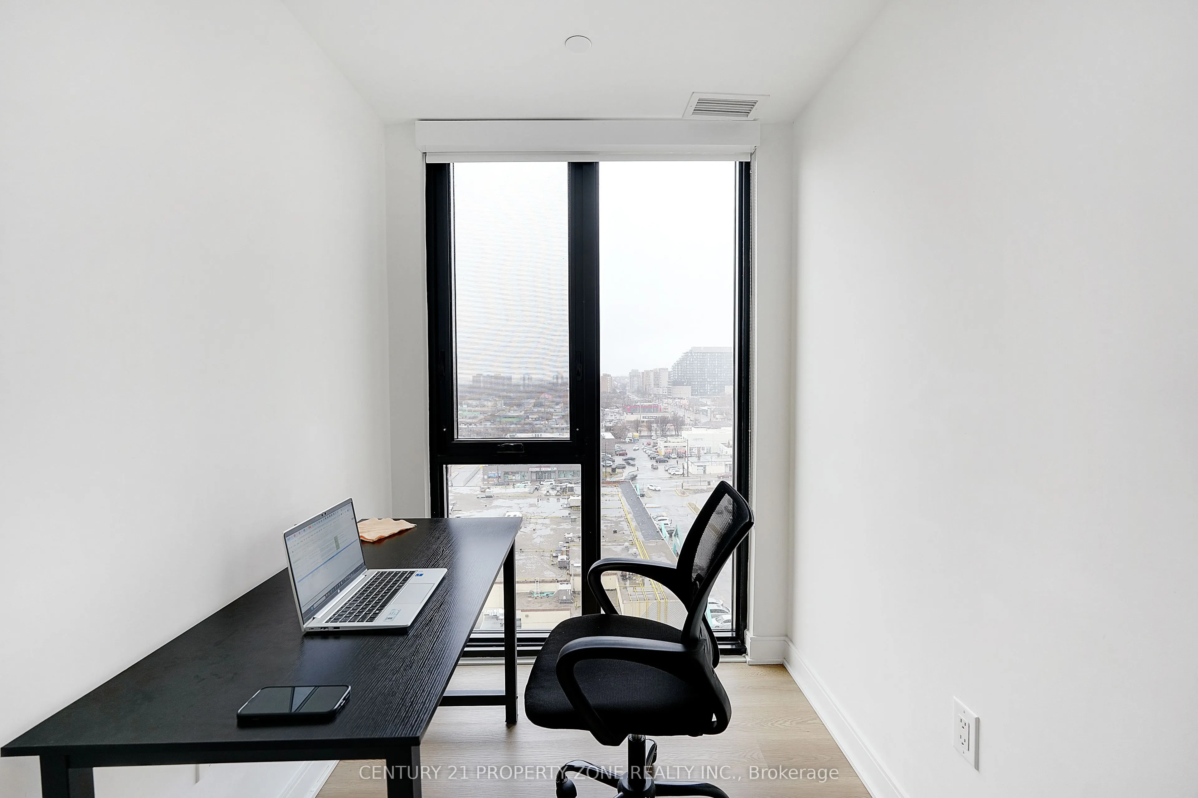 86 Dundas Street E #1015