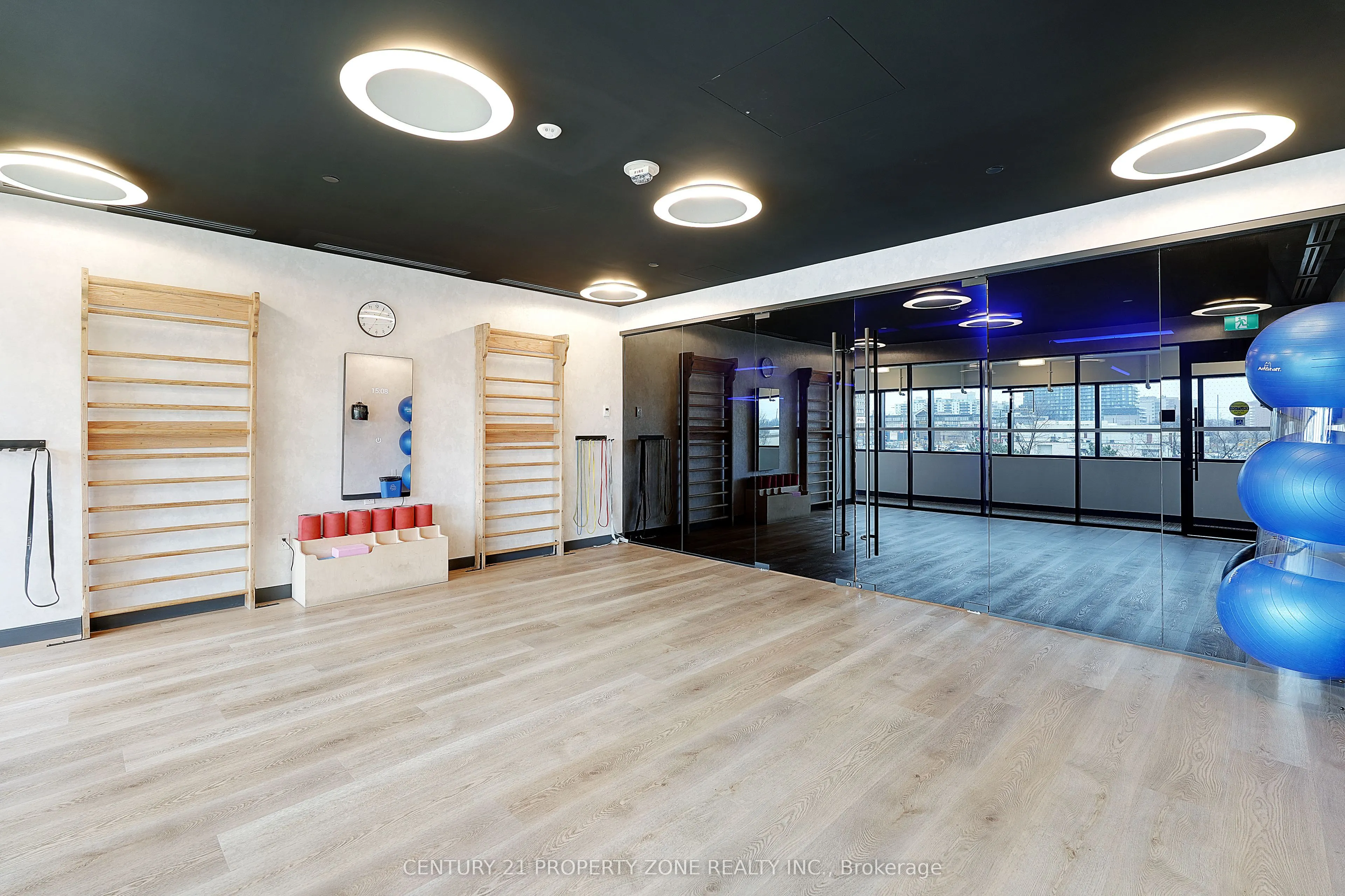 86 Dundas Street E #1015