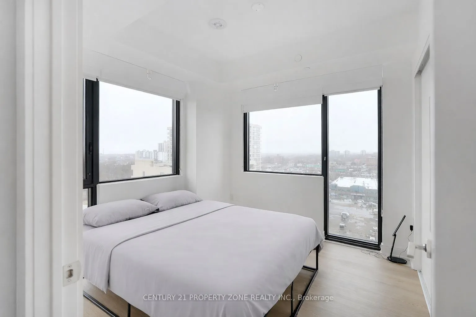 86 Dundas Street E #1015