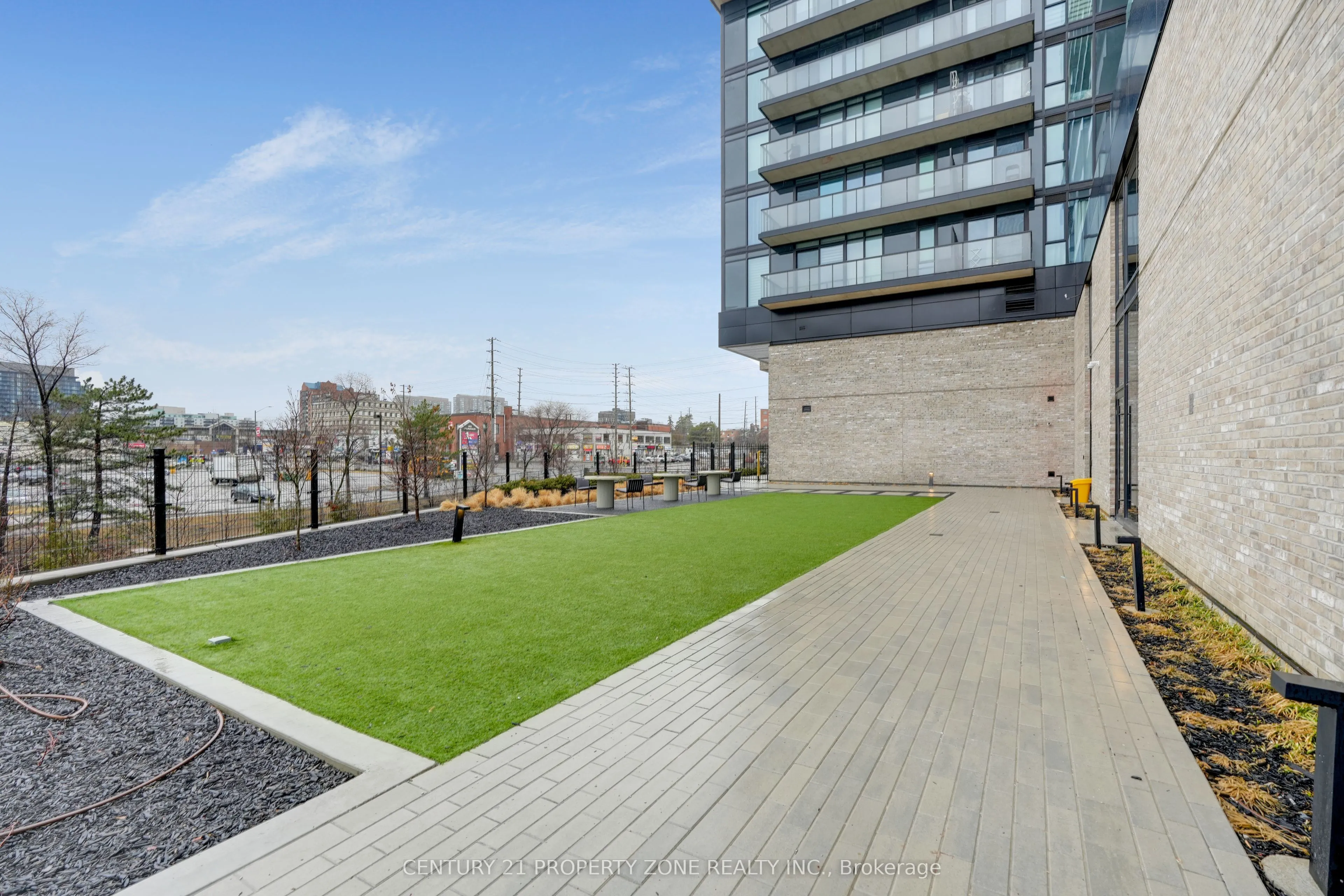 86 Dundas Street E #1015