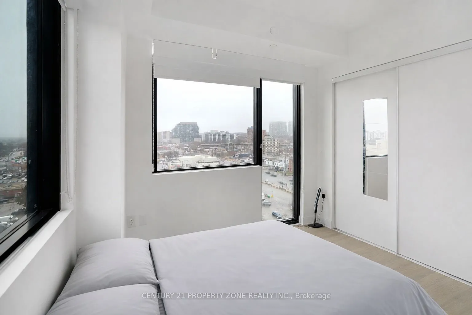 86 Dundas Street E #1015