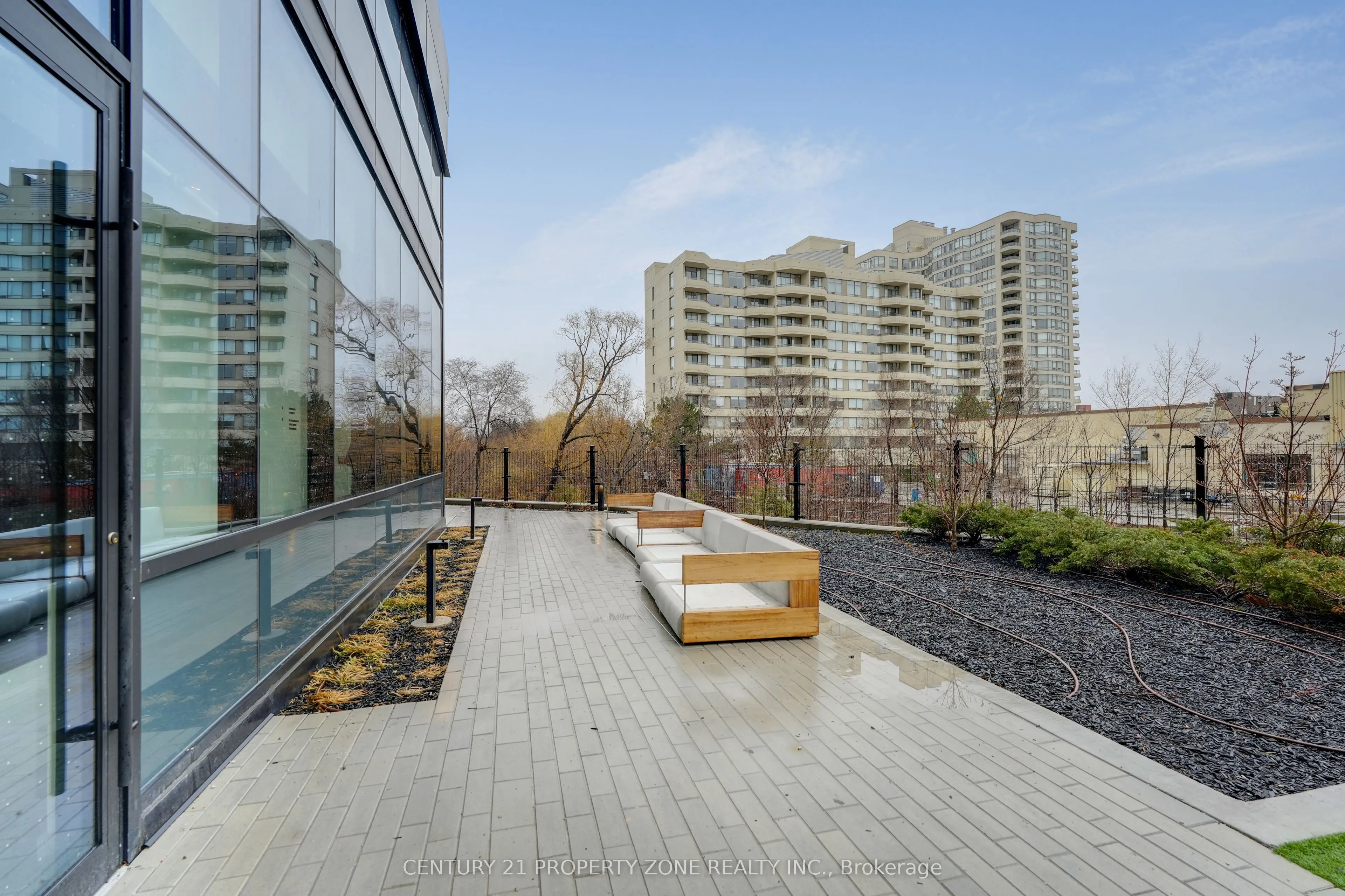 86 Dundas Street E #1015
