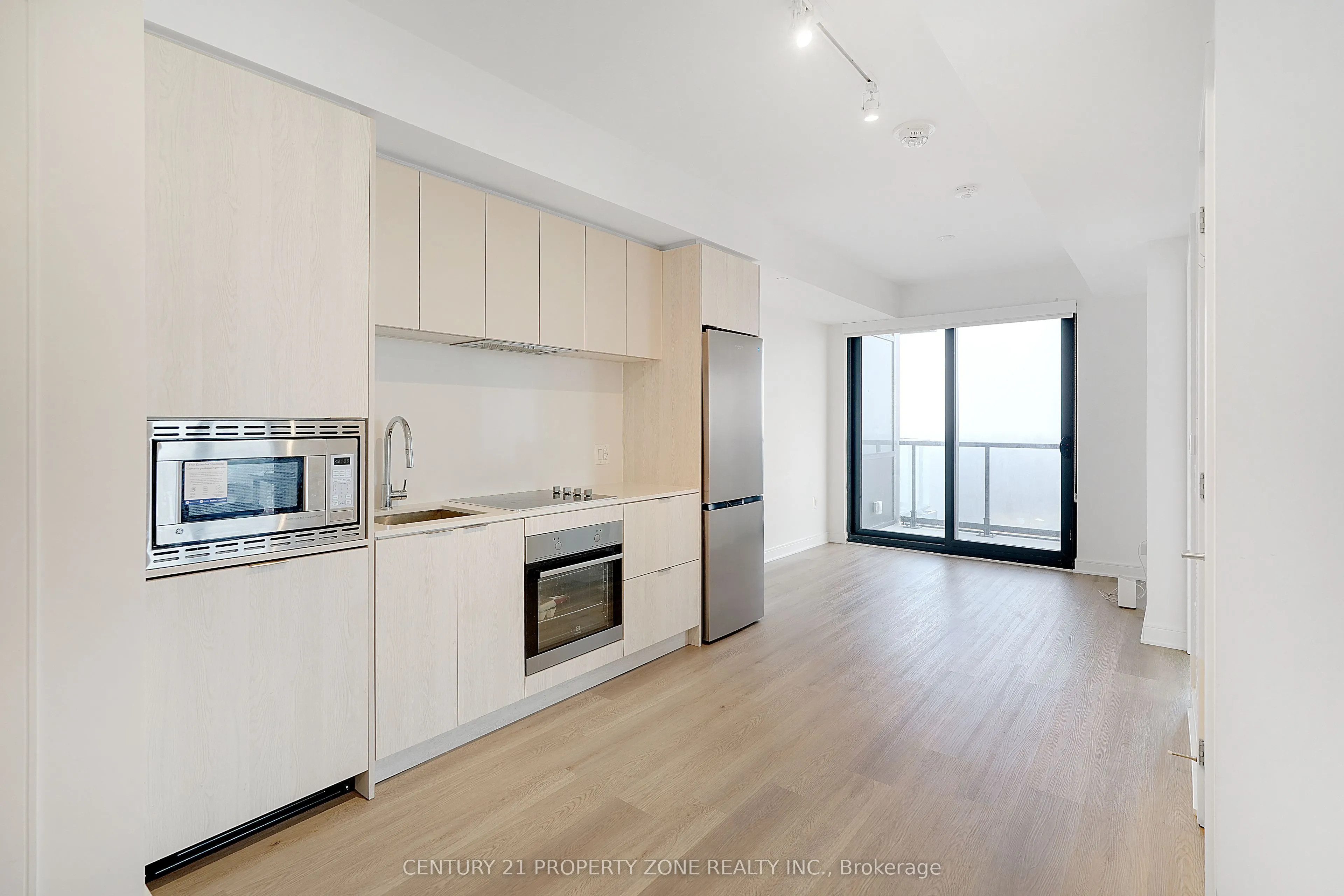 86 Dundas Street E #1015