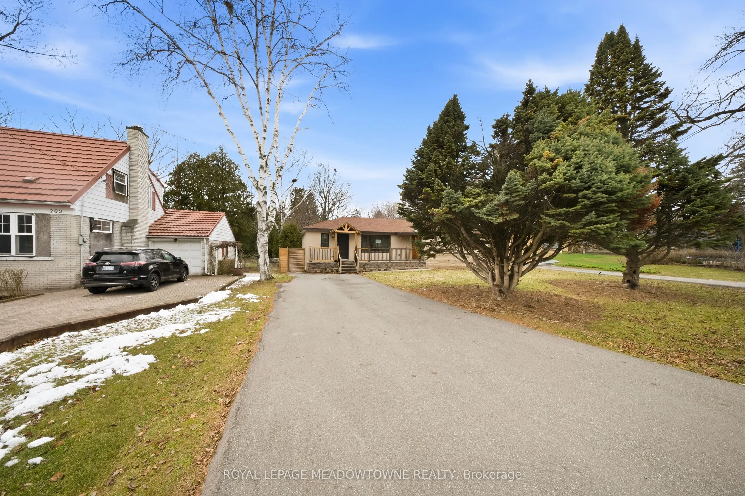 208 Glen Oak Drive