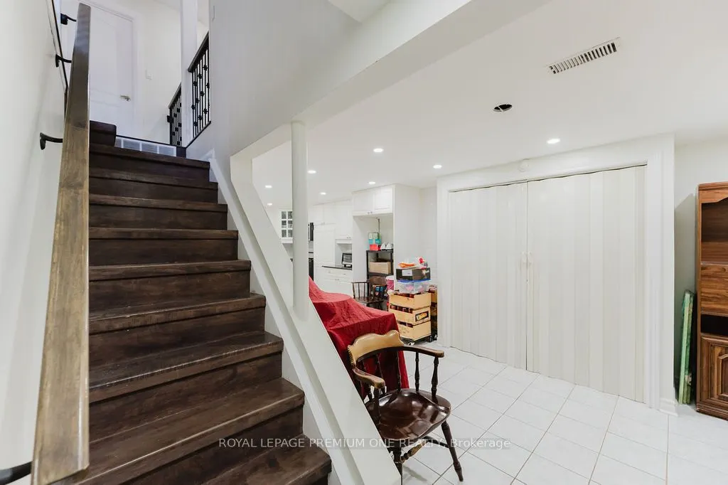 25 Sir Lancelot Court