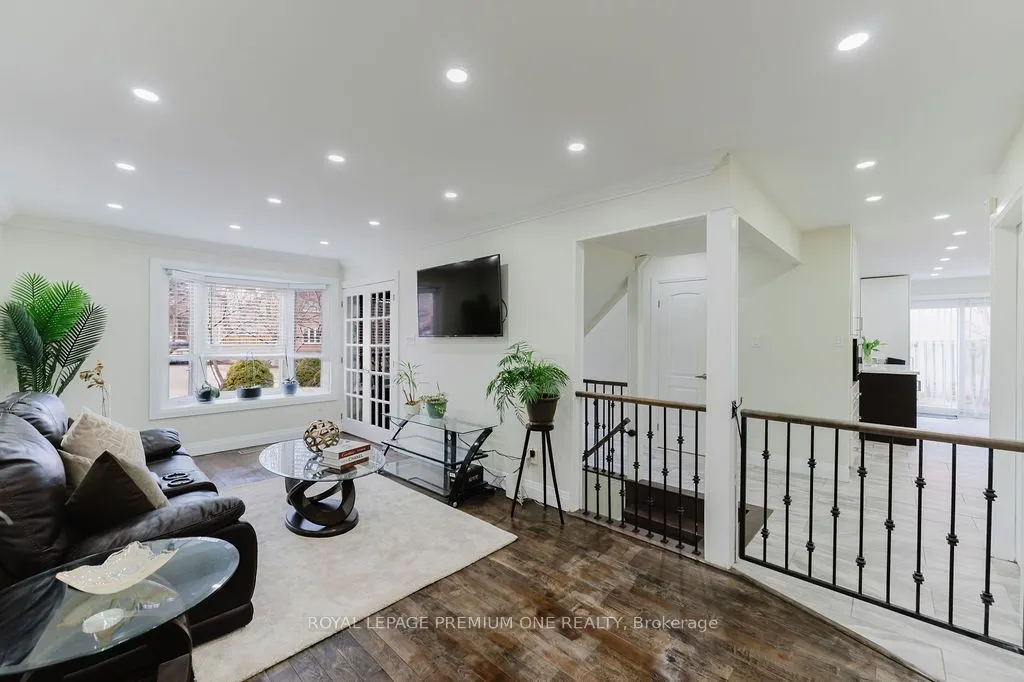 25 Sir Lancelot Court
