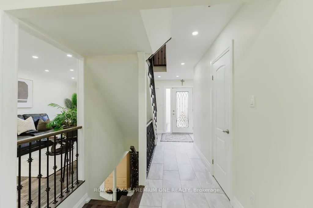 25 Sir Lancelot Court