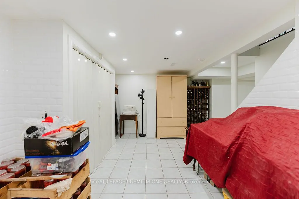 25 Sir Lancelot Court