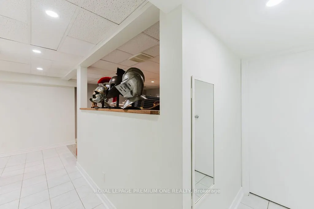 25 Sir Lancelot Court