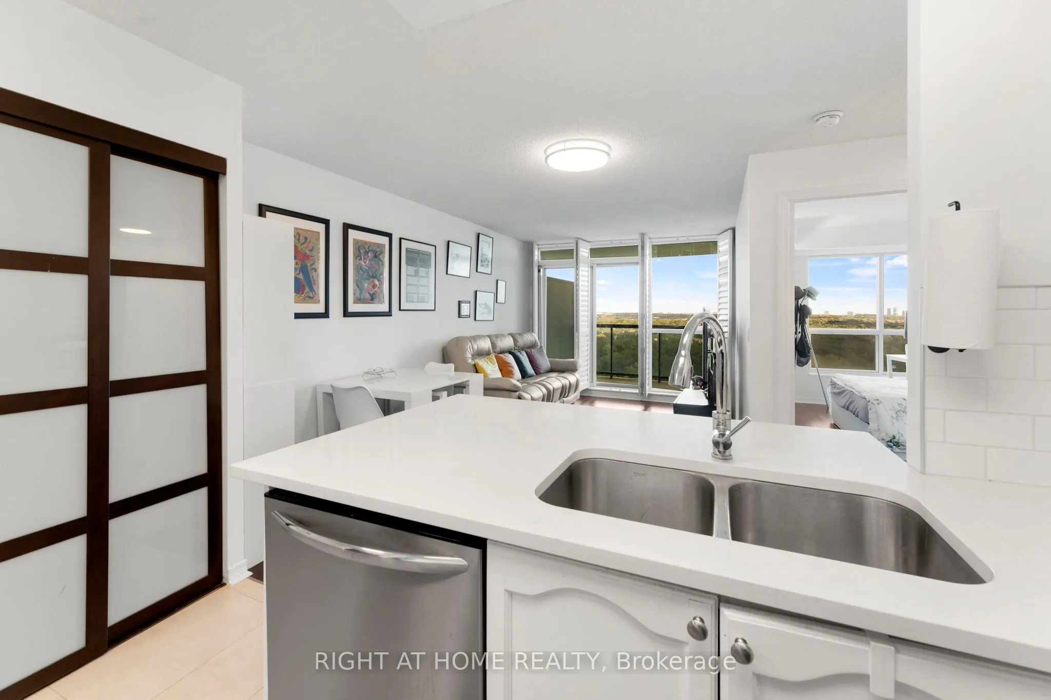 2545 Erin Centre Boulevard #1611