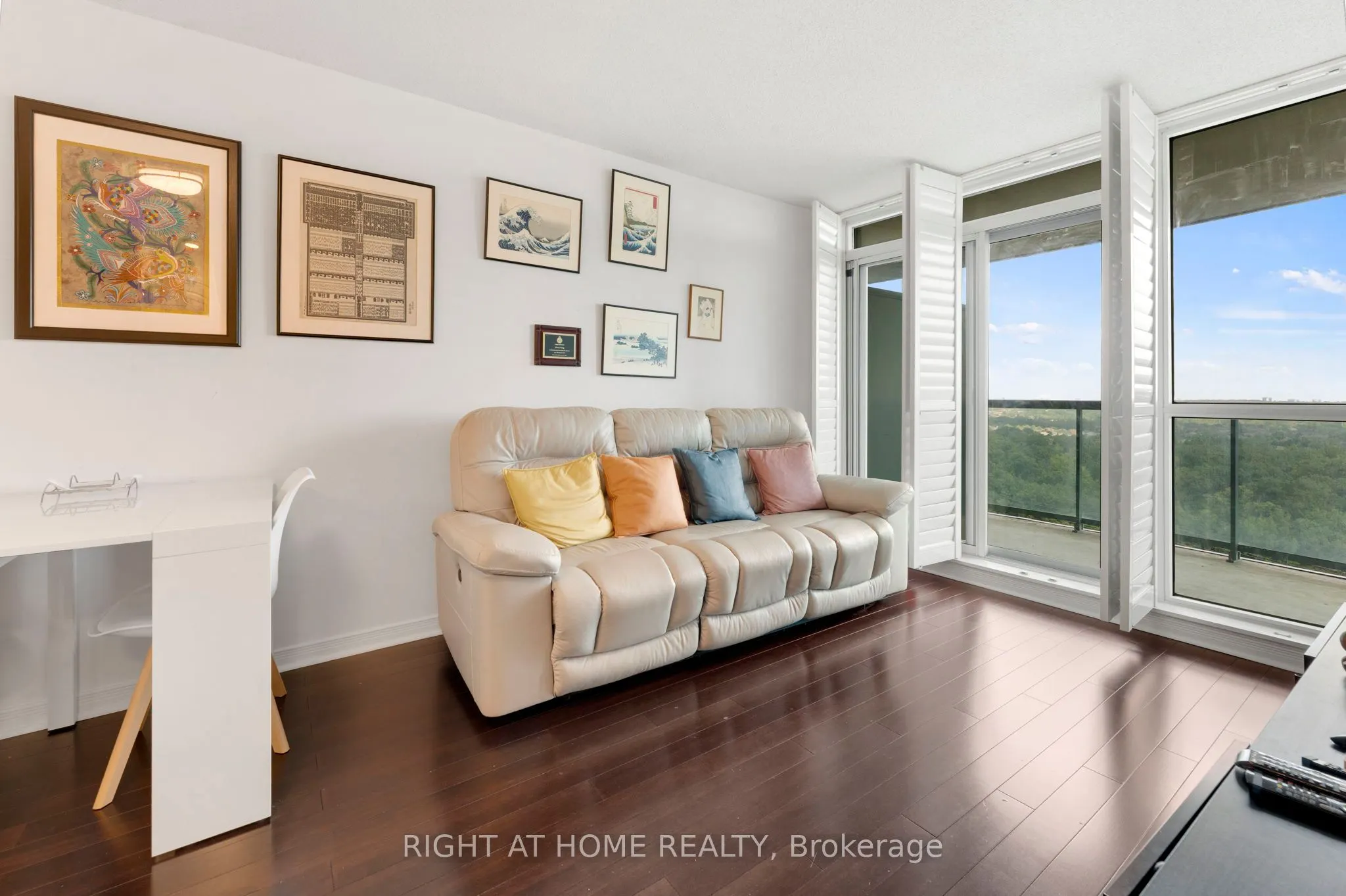 2545 Erin Centre Boulevard #1611