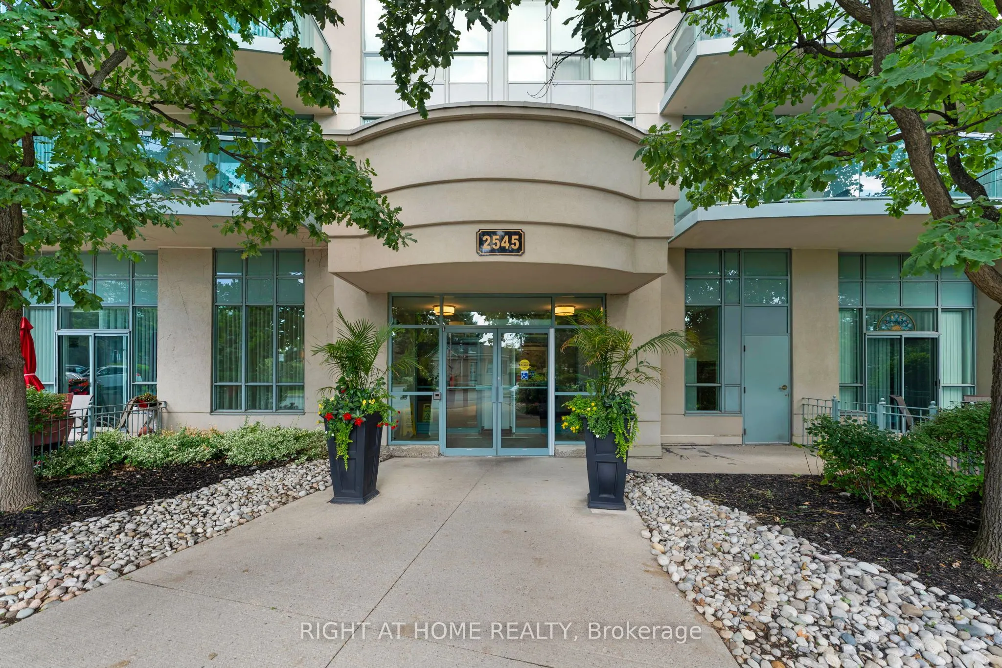 2545 Erin Centre Boulevard #1611