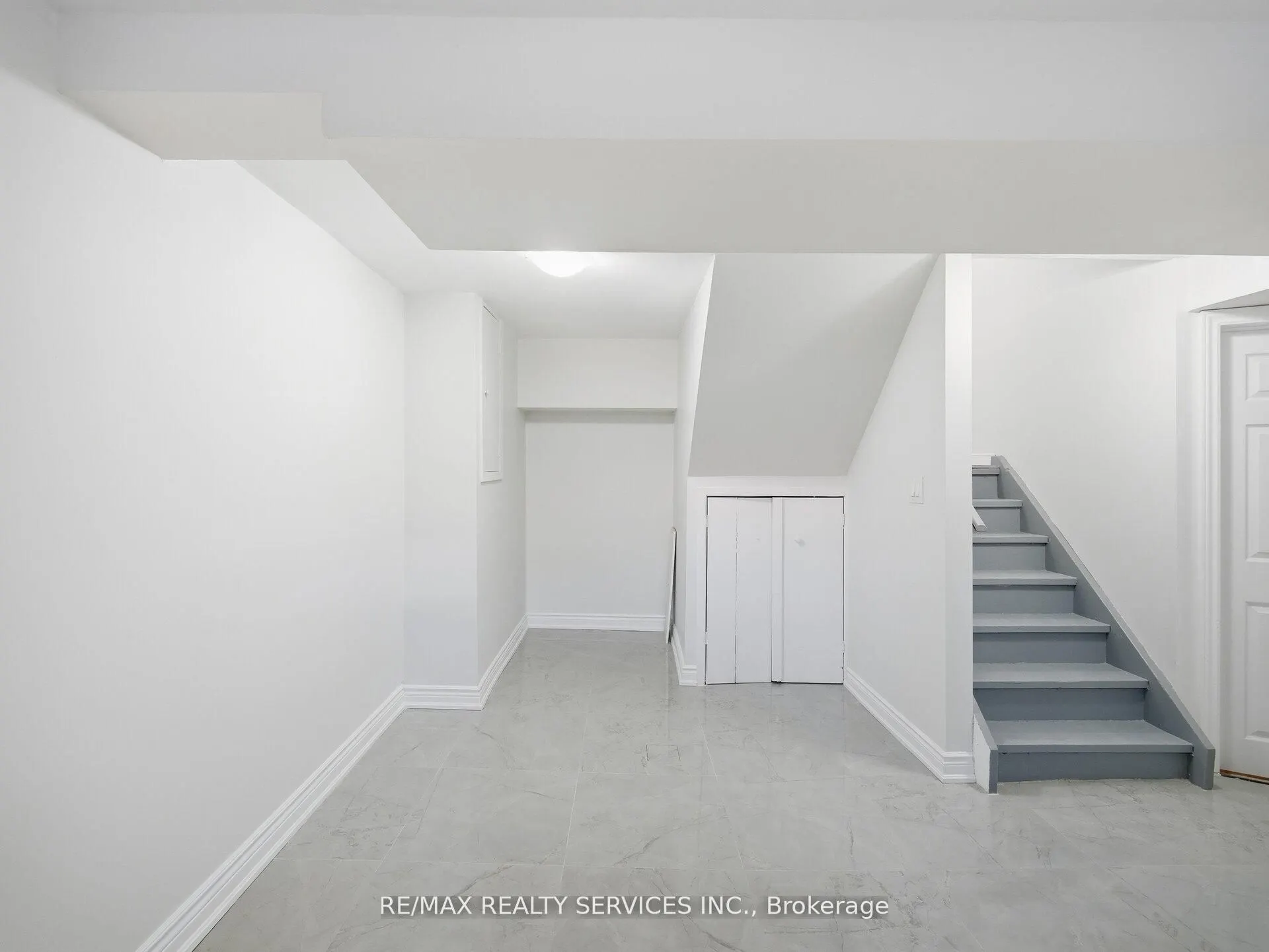 8 Deerpark Crescent