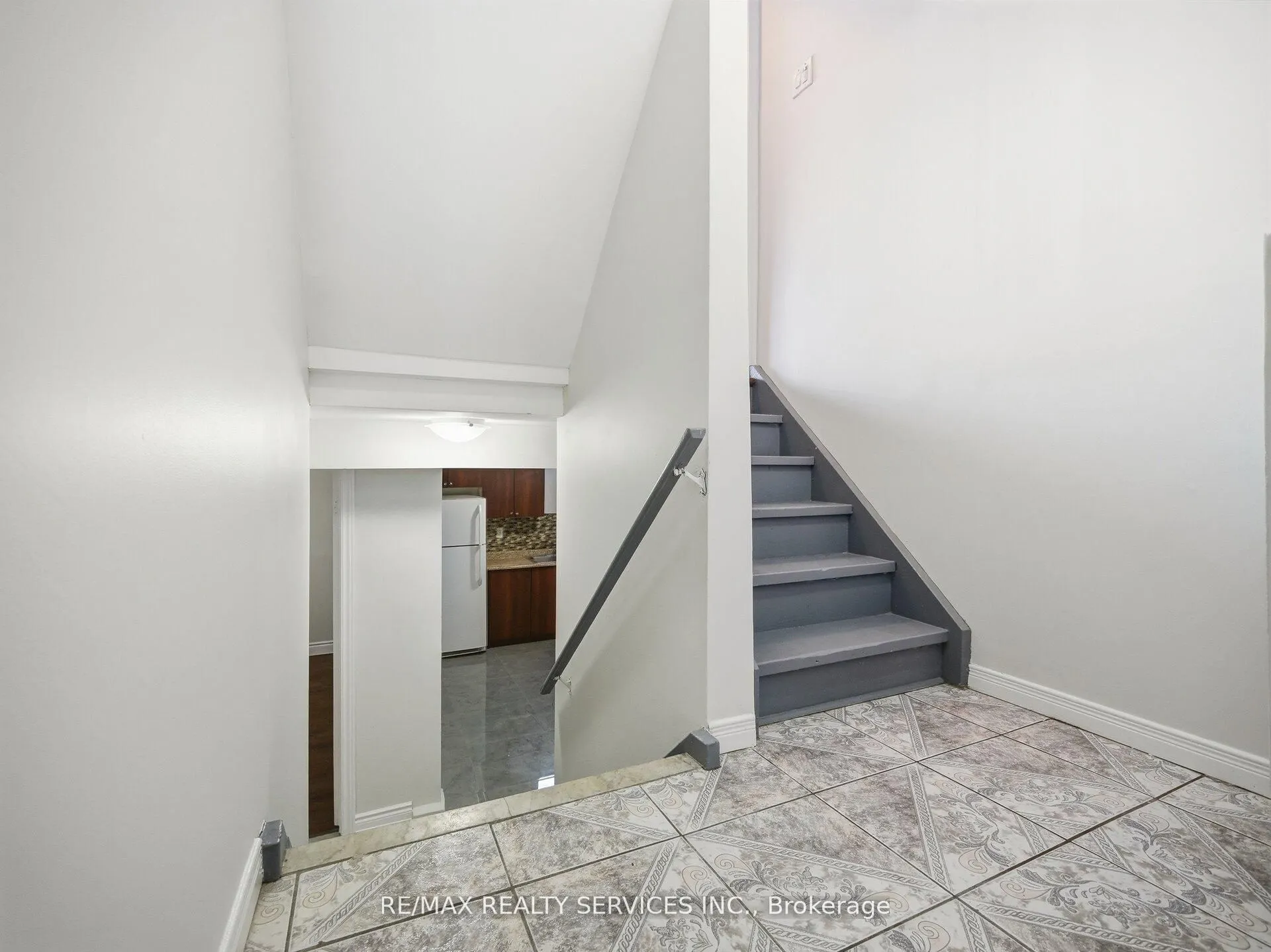 8 Deerpark Crescent