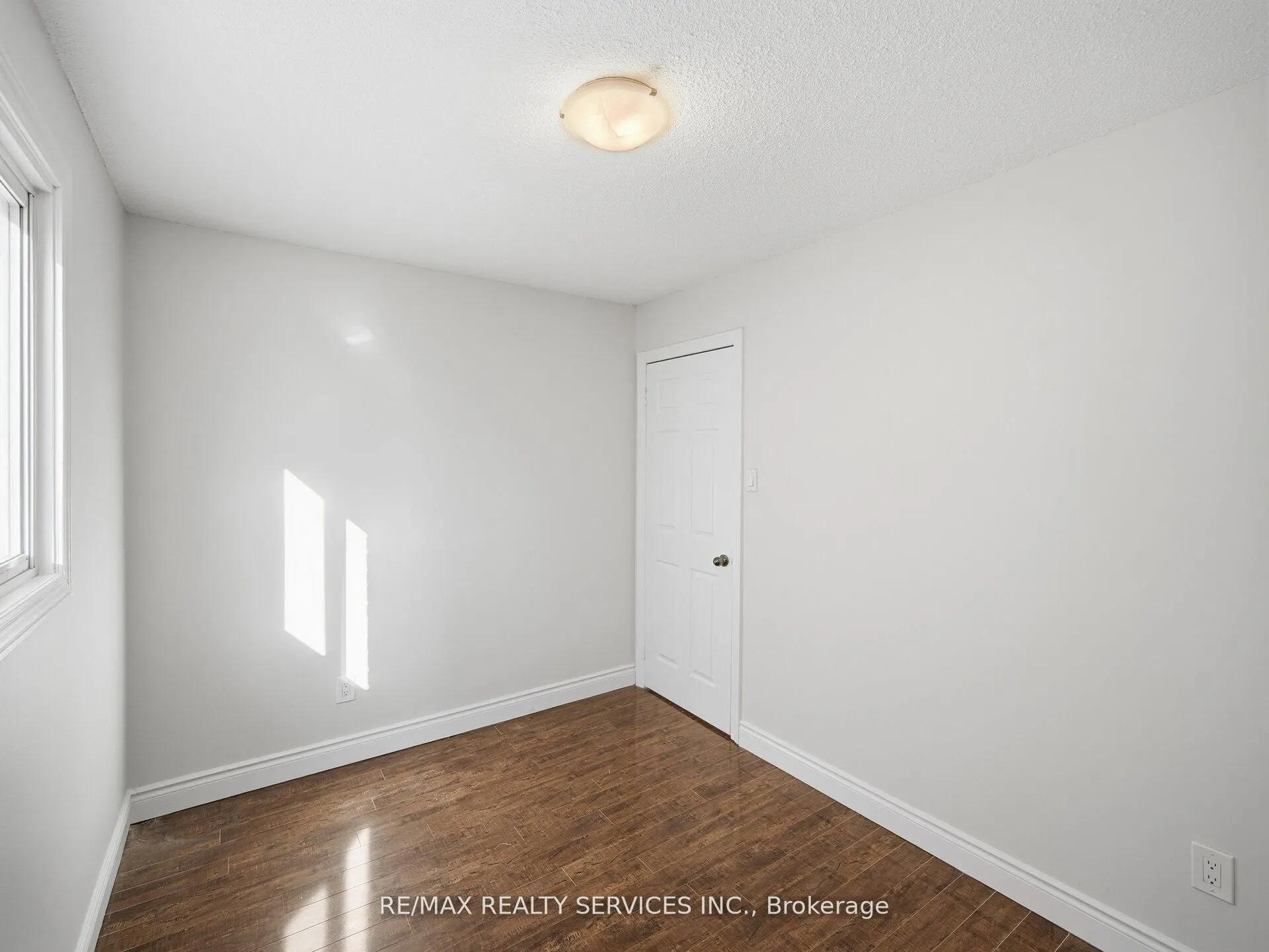8 Deerpark Crescent