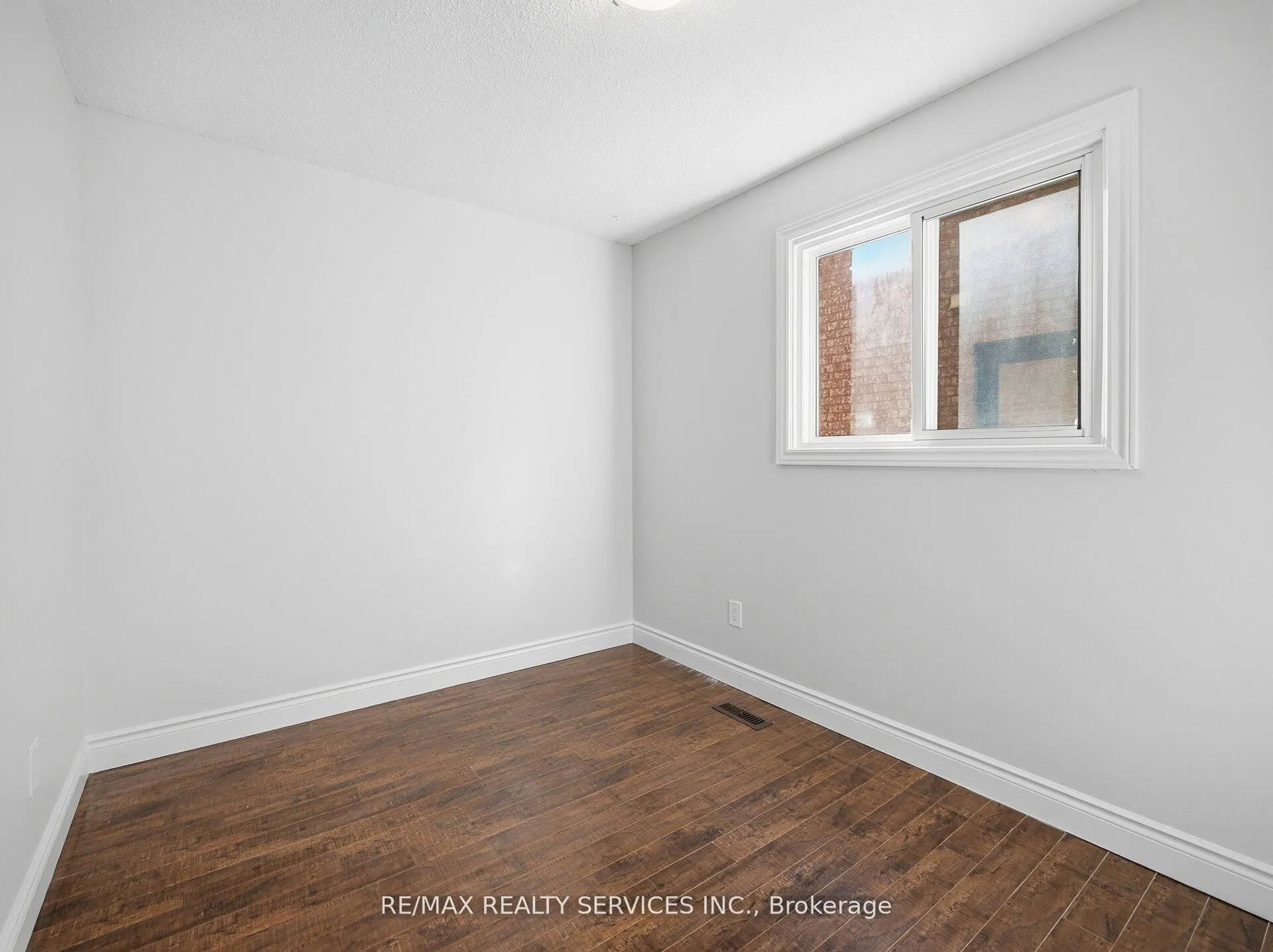 8 Deerpark Crescent