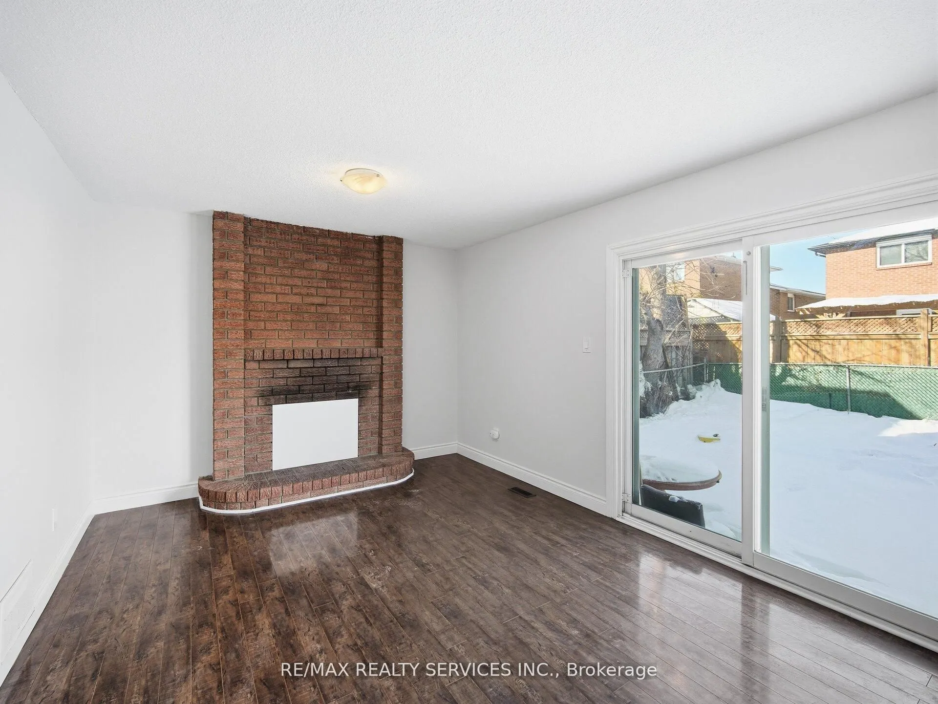 8 Deerpark Crescent