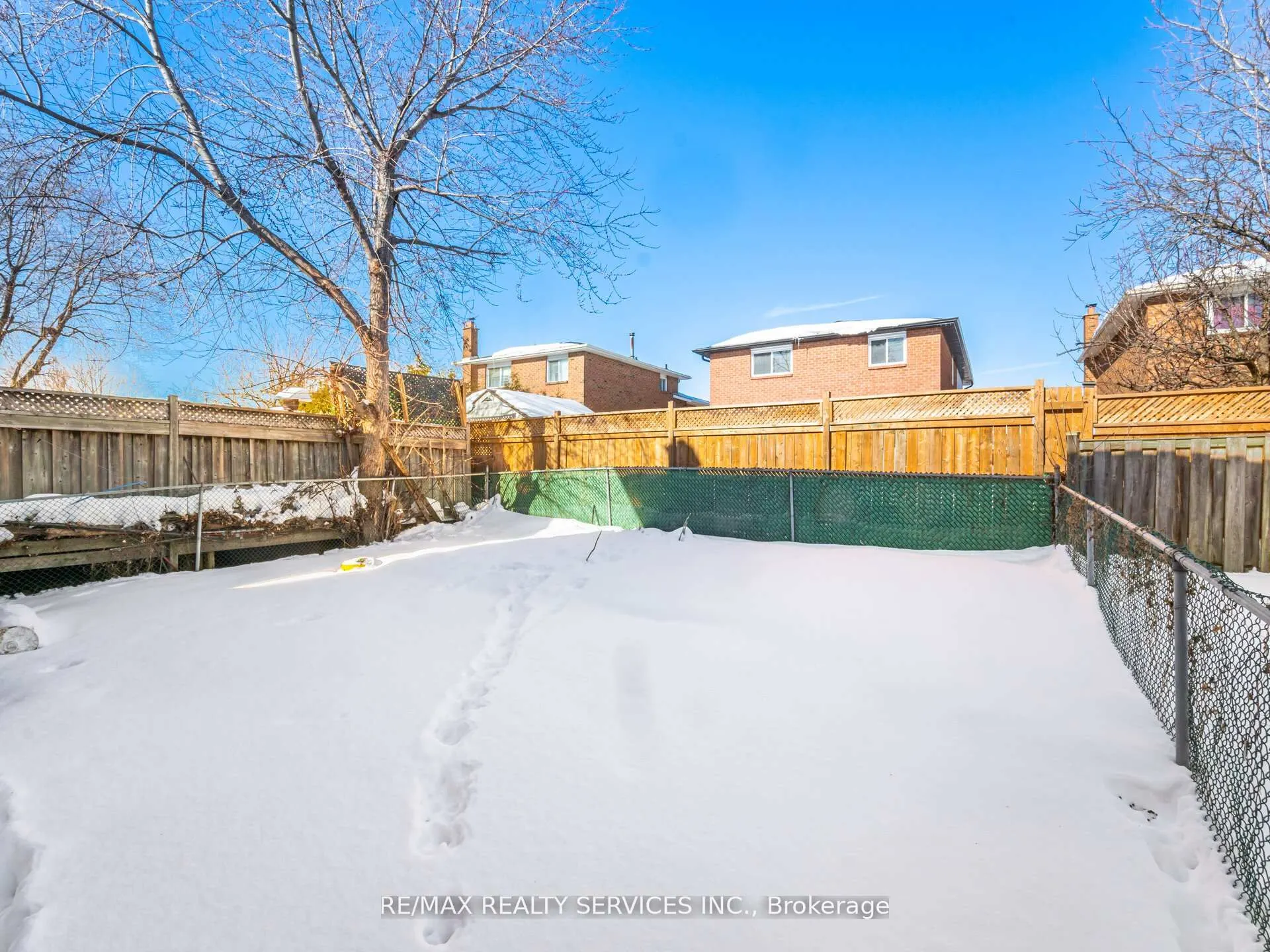 8 Deerpark Crescent