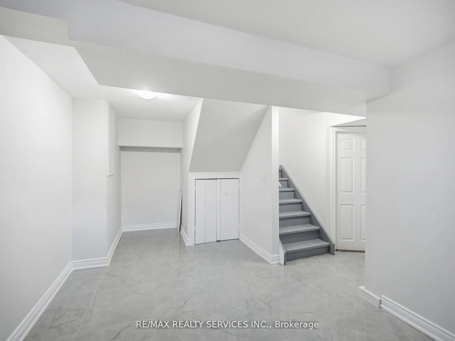 8 Deerpark Crescent