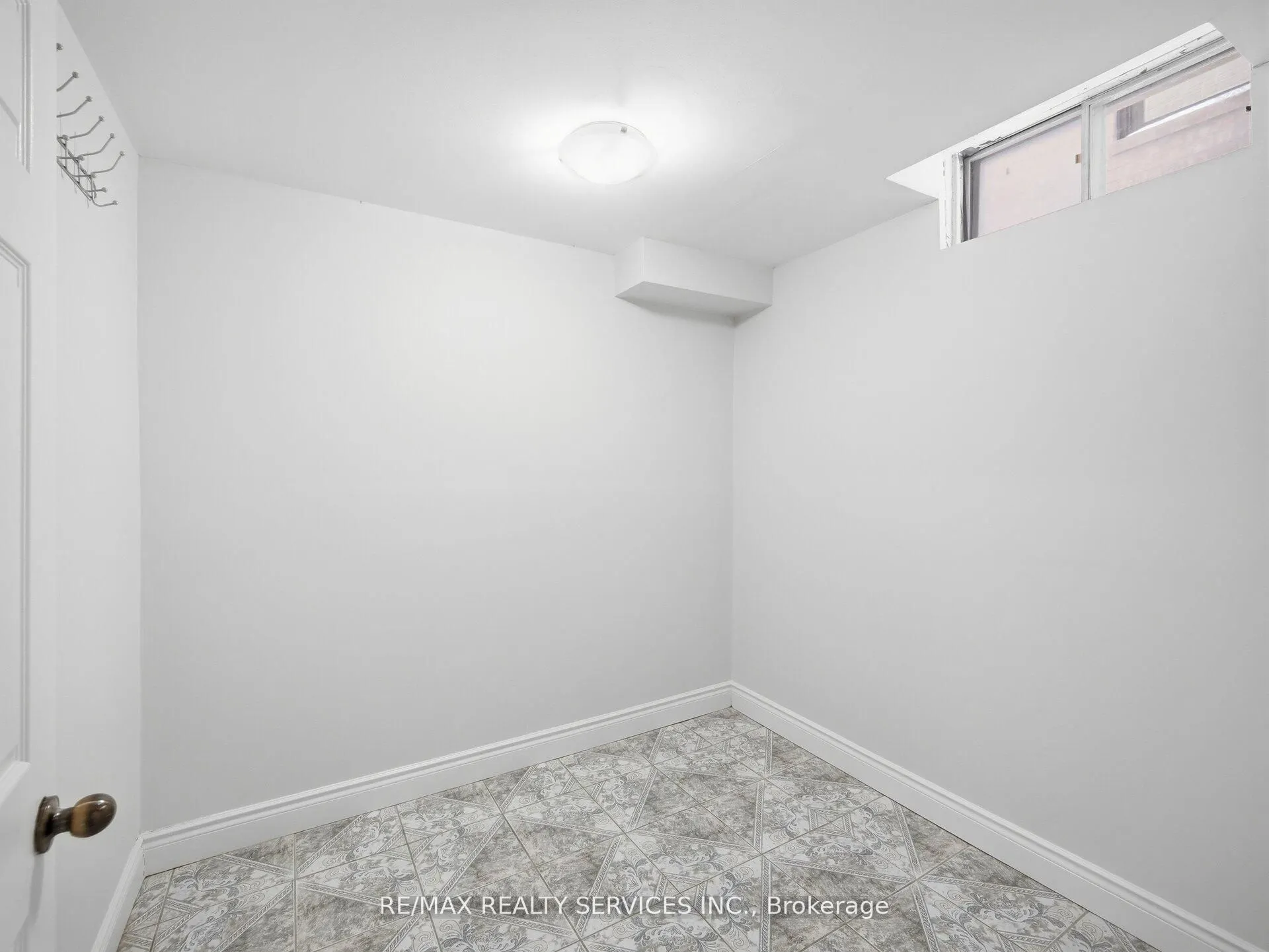 8 Deerpark Crescent