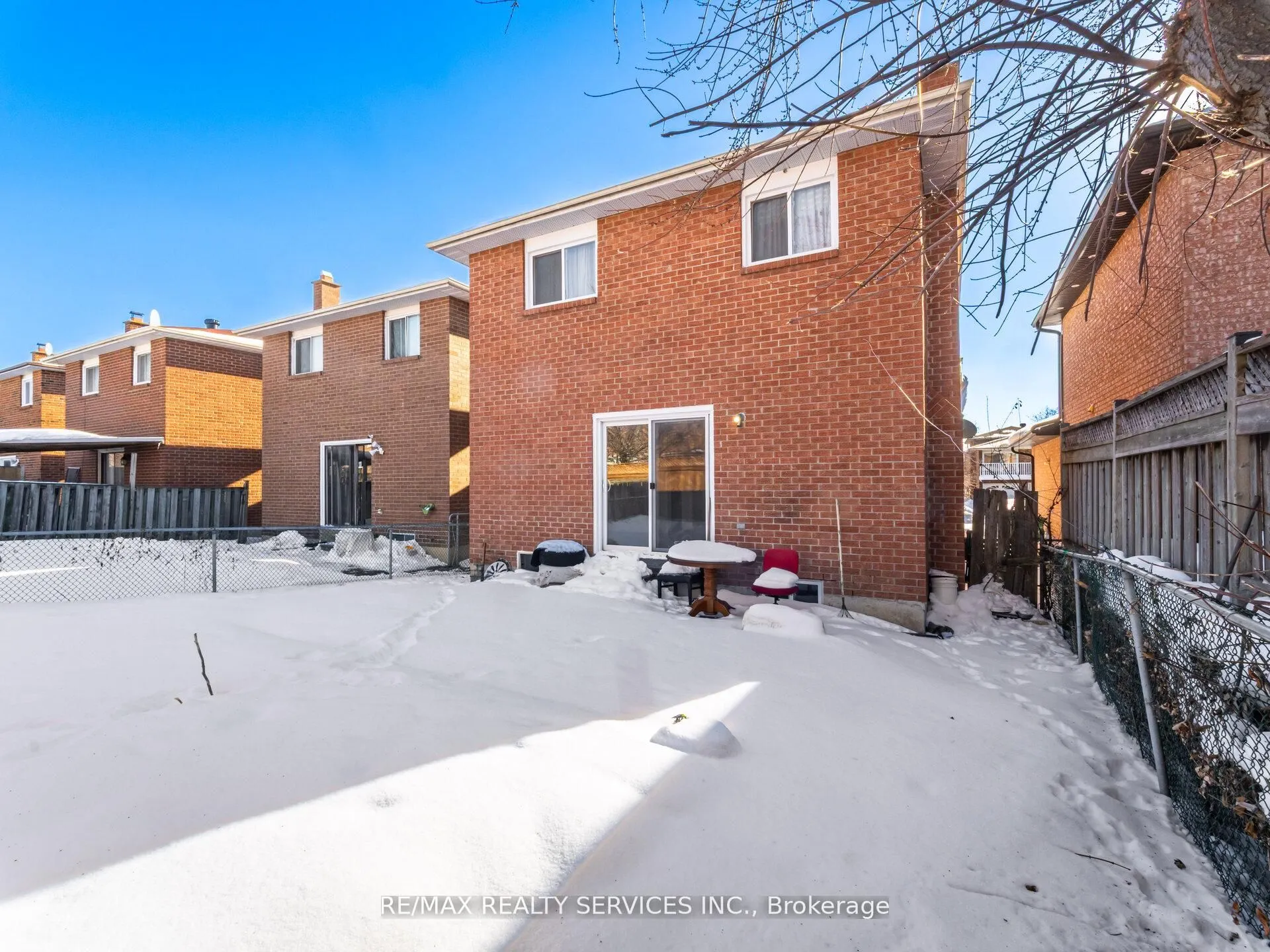 8 Deerpark Crescent