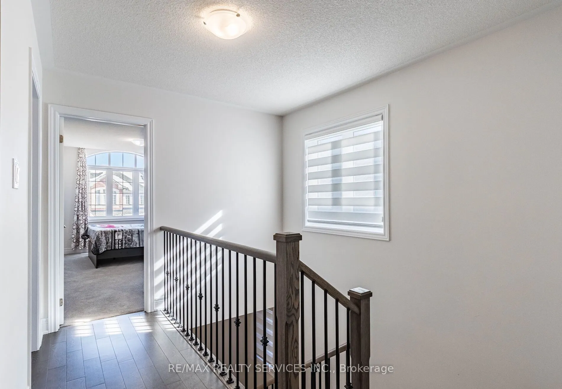 17 Overstone Road E