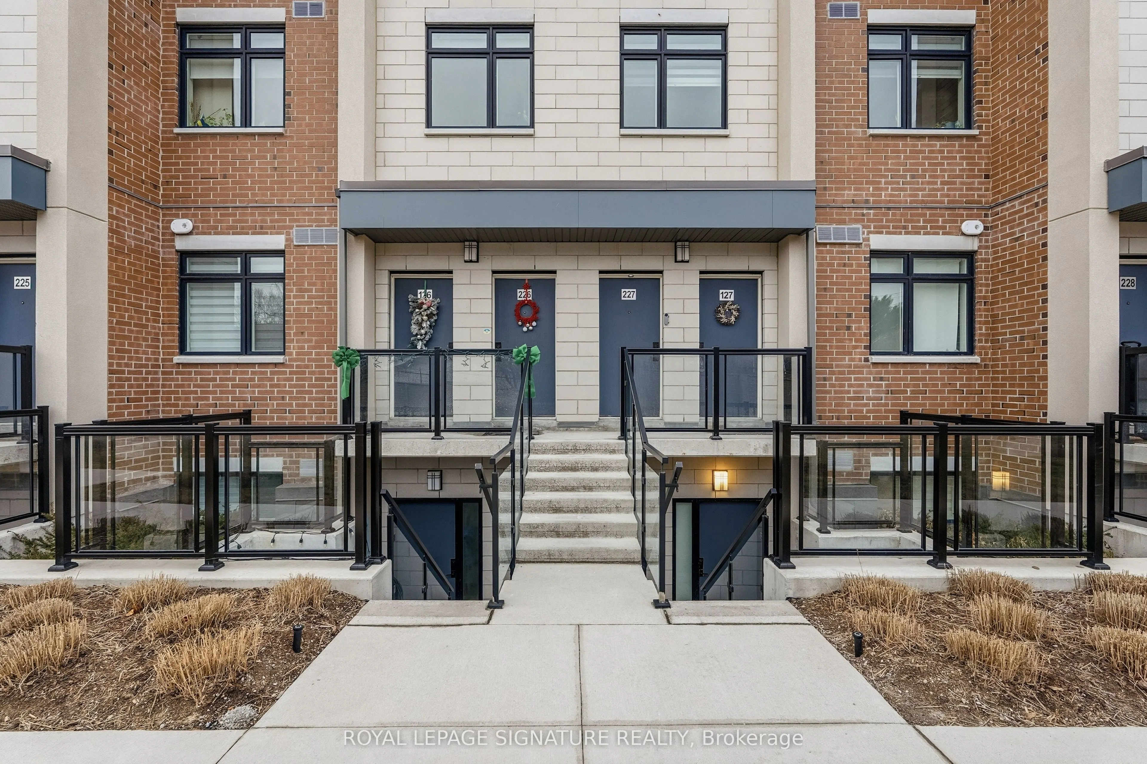 1062 Douglas McCurdy Common #227