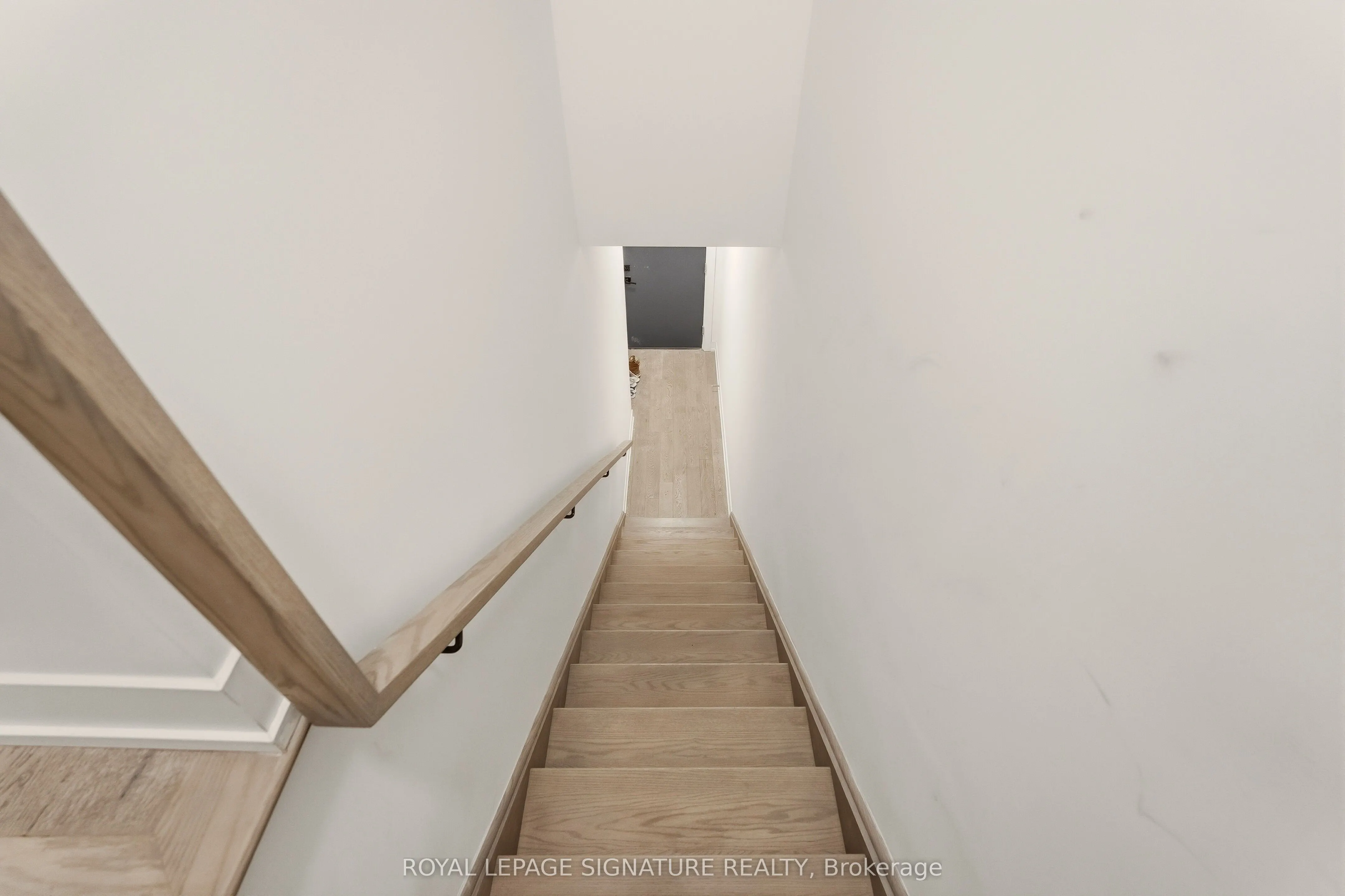 1062 Douglas McCurdy Common #227
