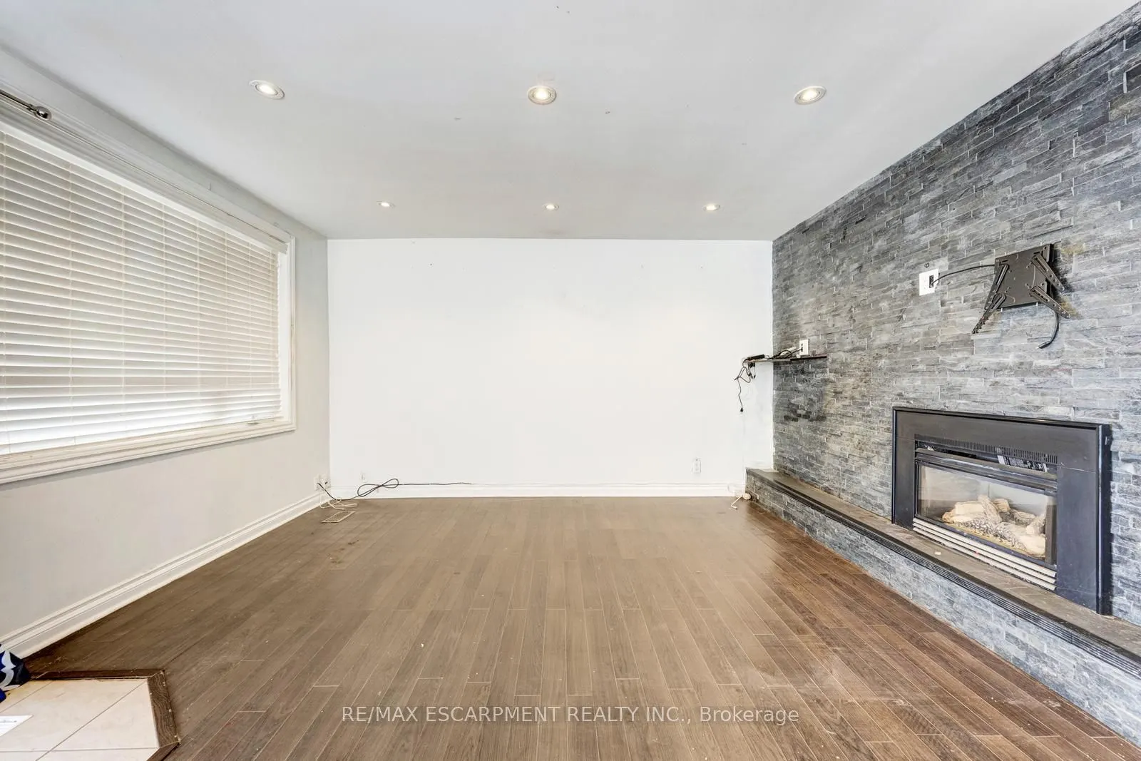 16 Woodward Avenue