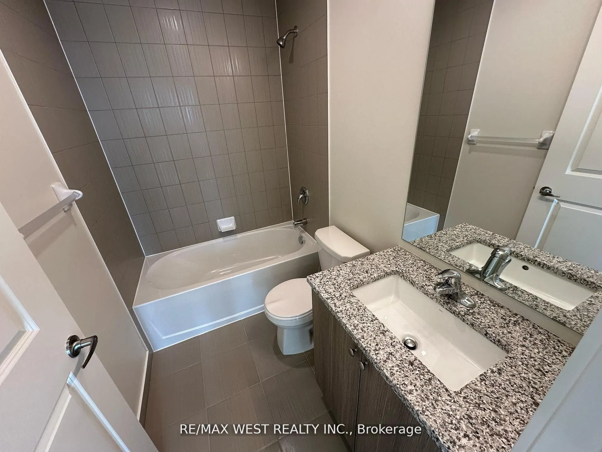 38 Annie Craig Drive #2511