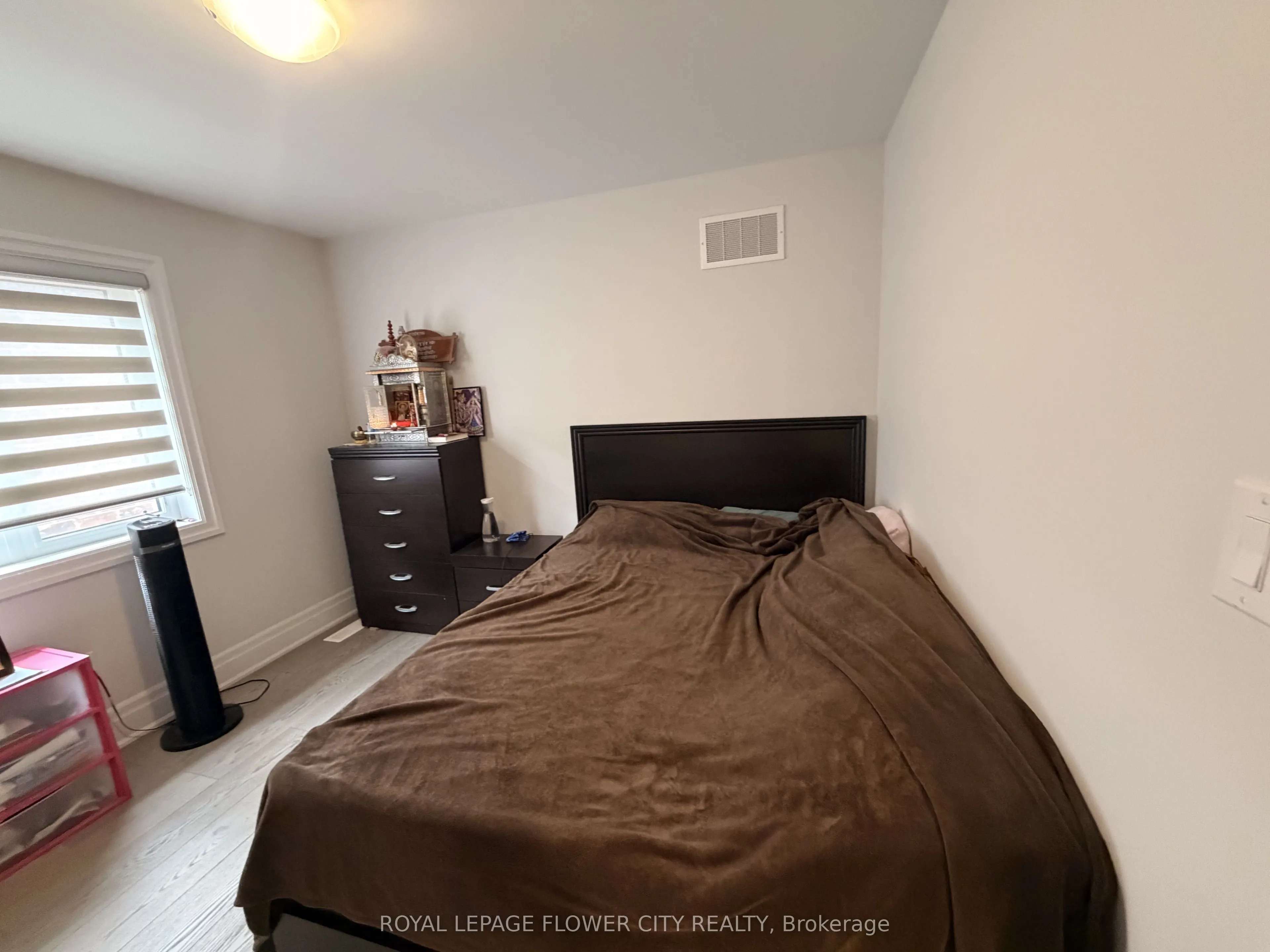 7 Overstone Road