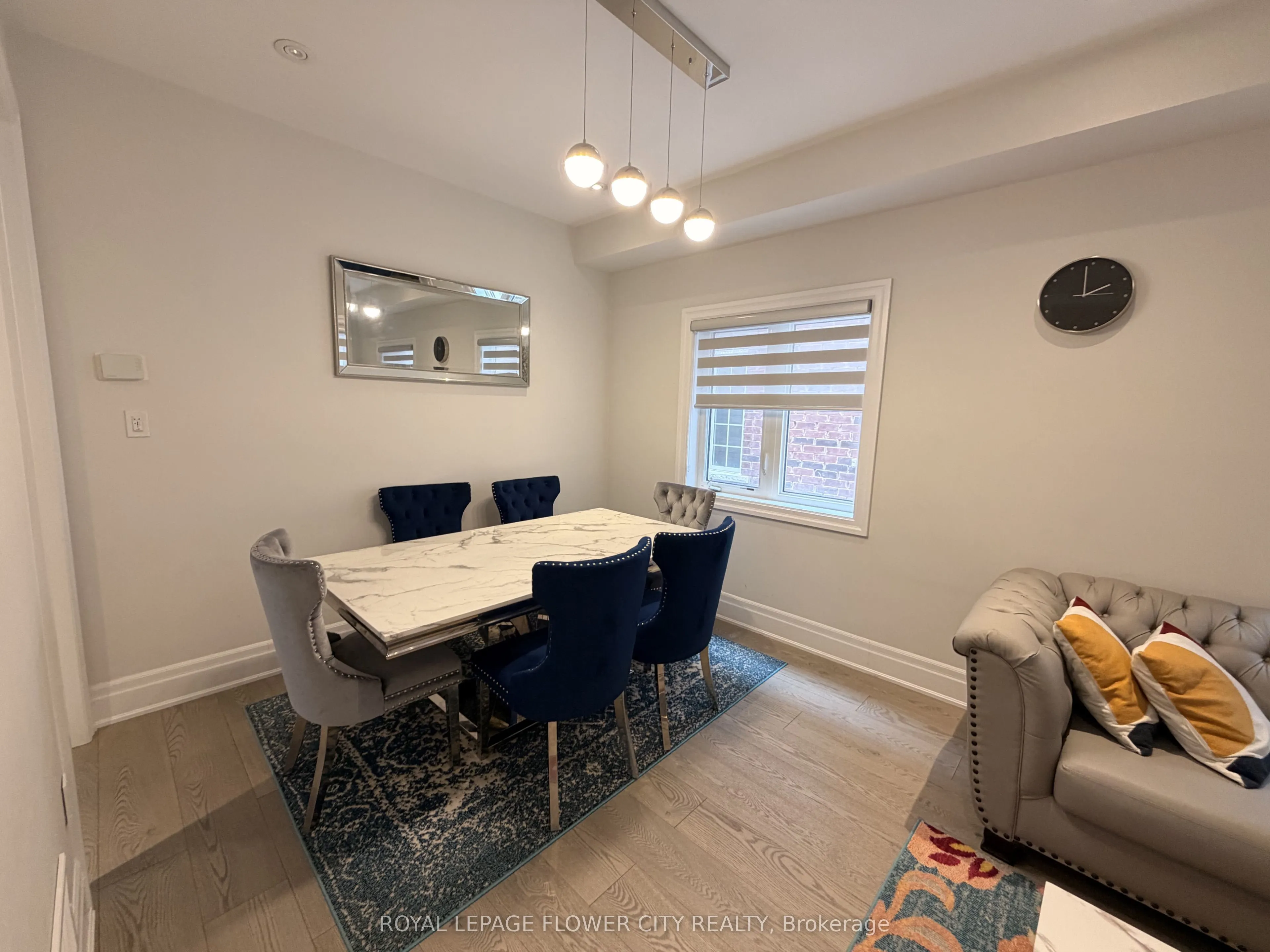 7 Overstone Road