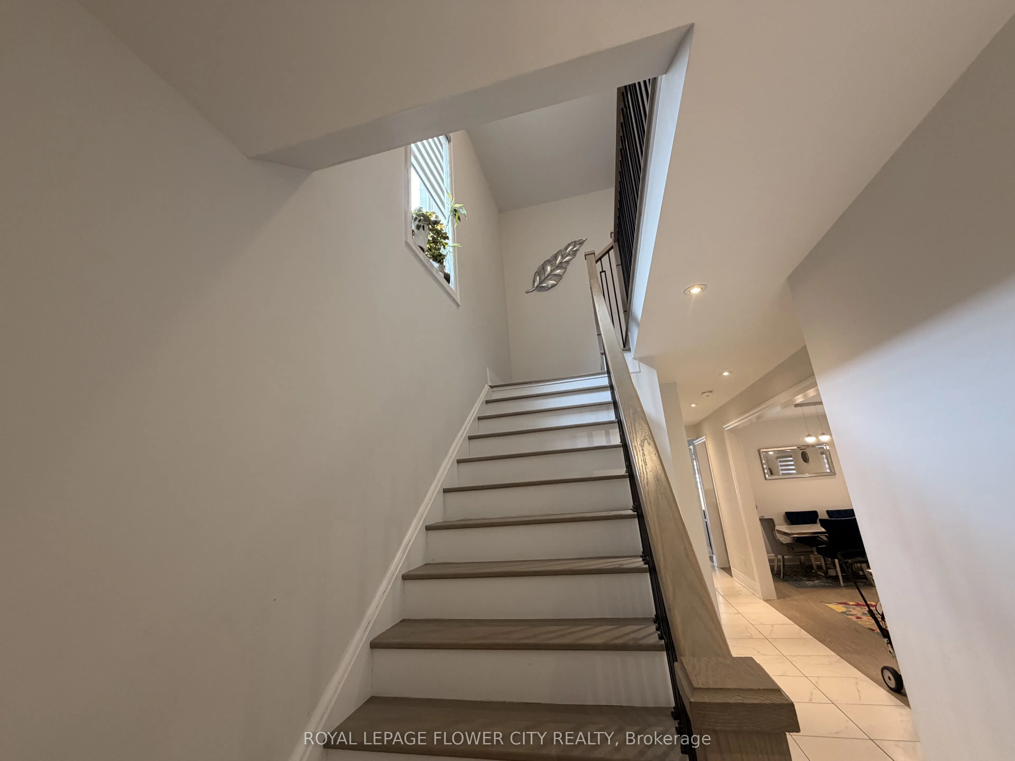 7 Overstone Road