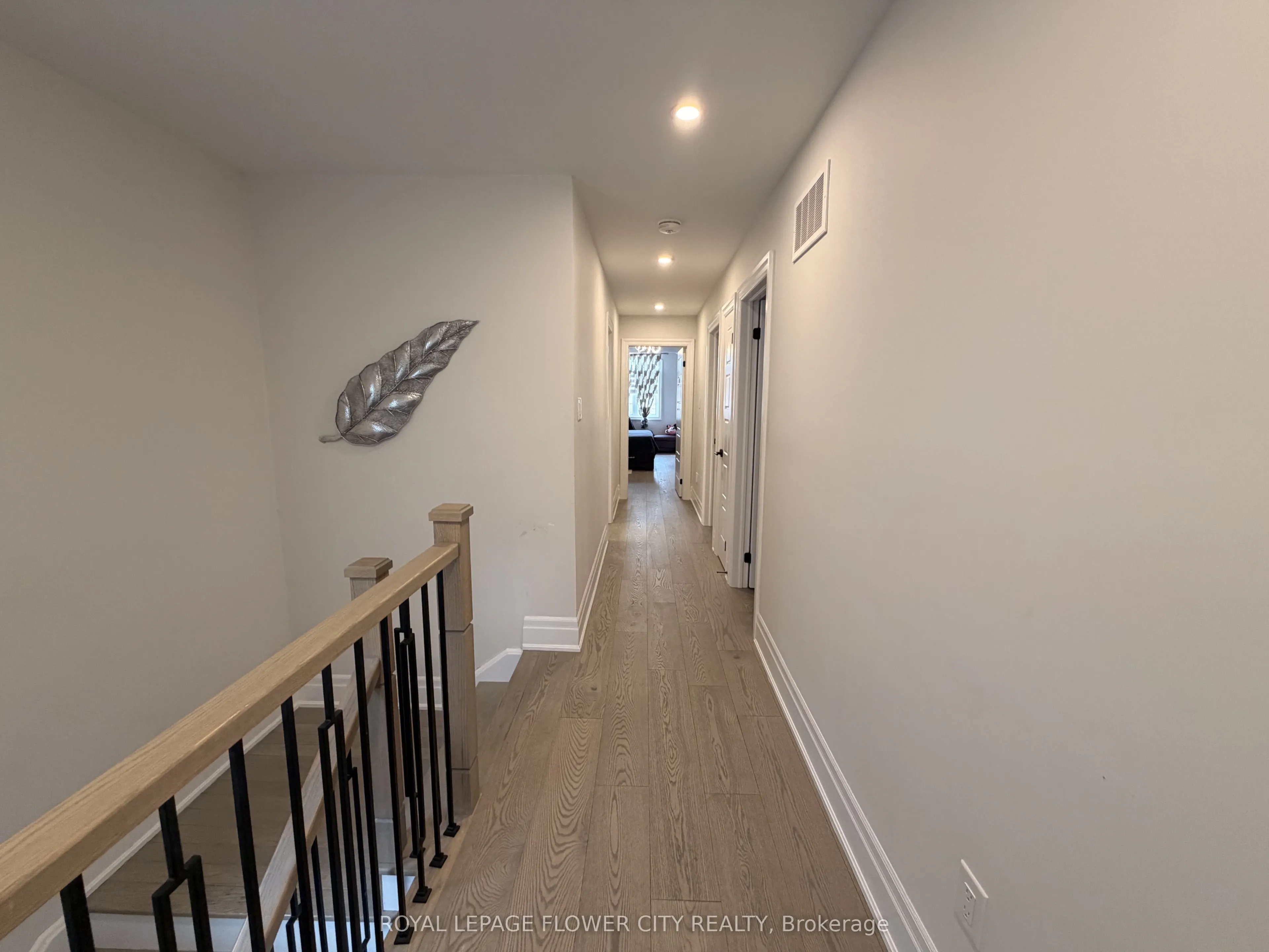 7 Overstone Road