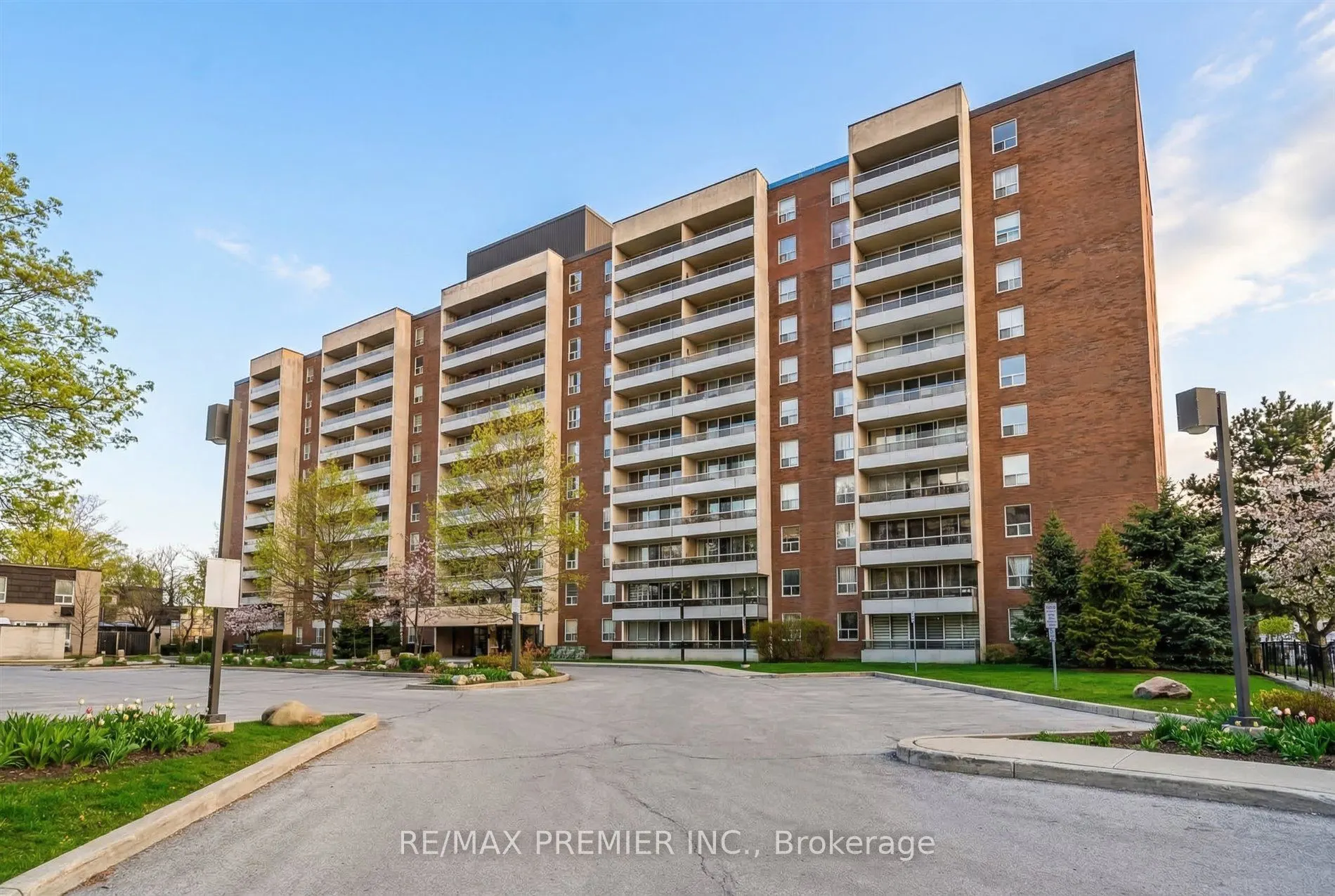 25 Four Winds Drive #604
