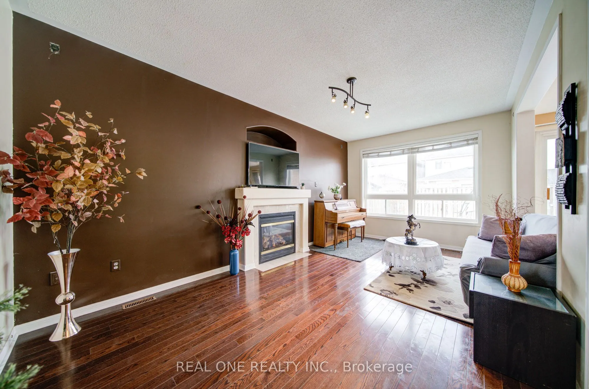 3696 Waterfall Crescent