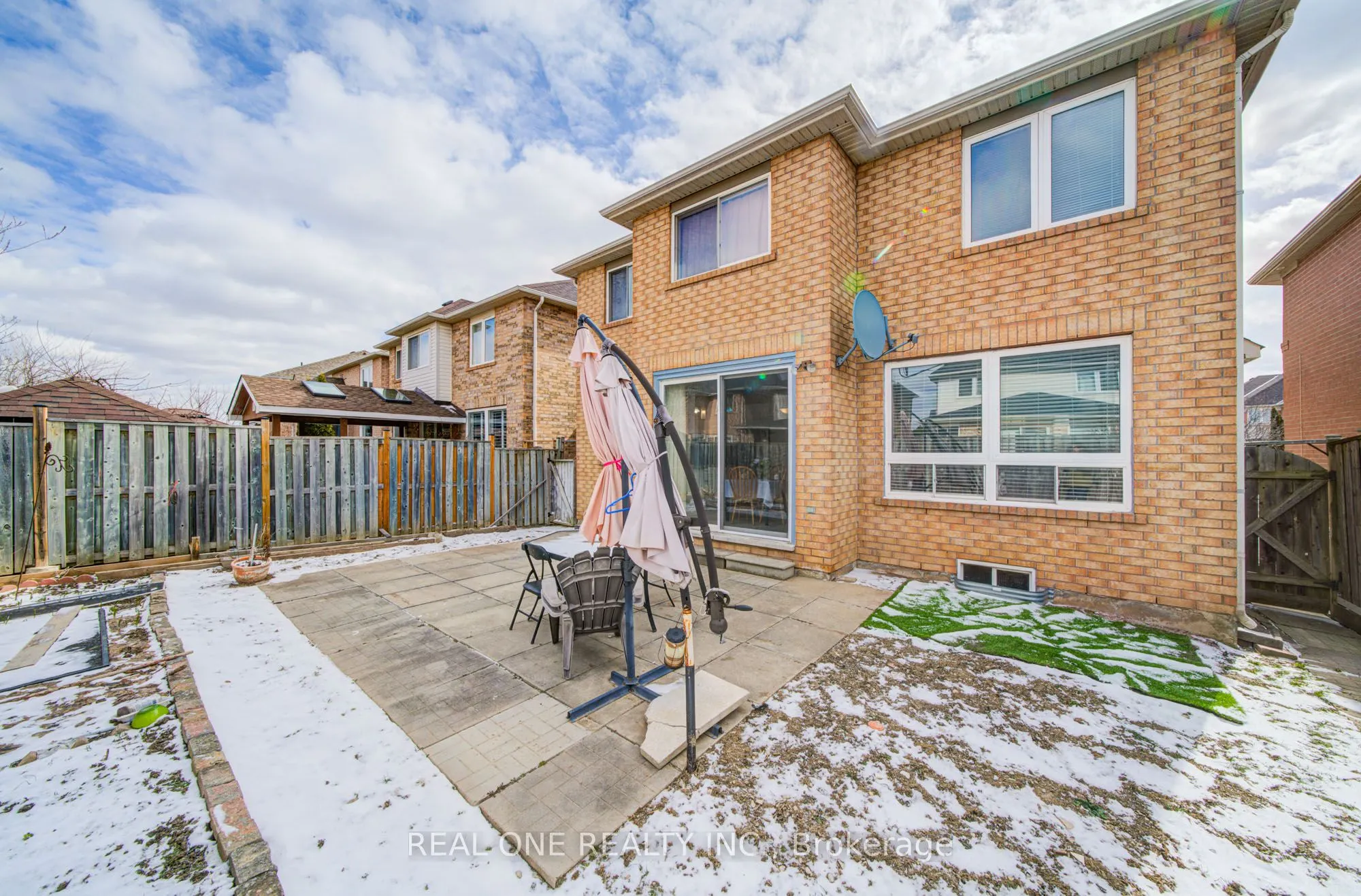 3696 Waterfall Crescent