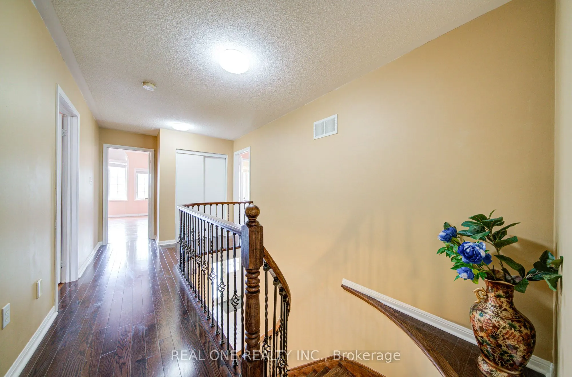 3696 Waterfall Crescent