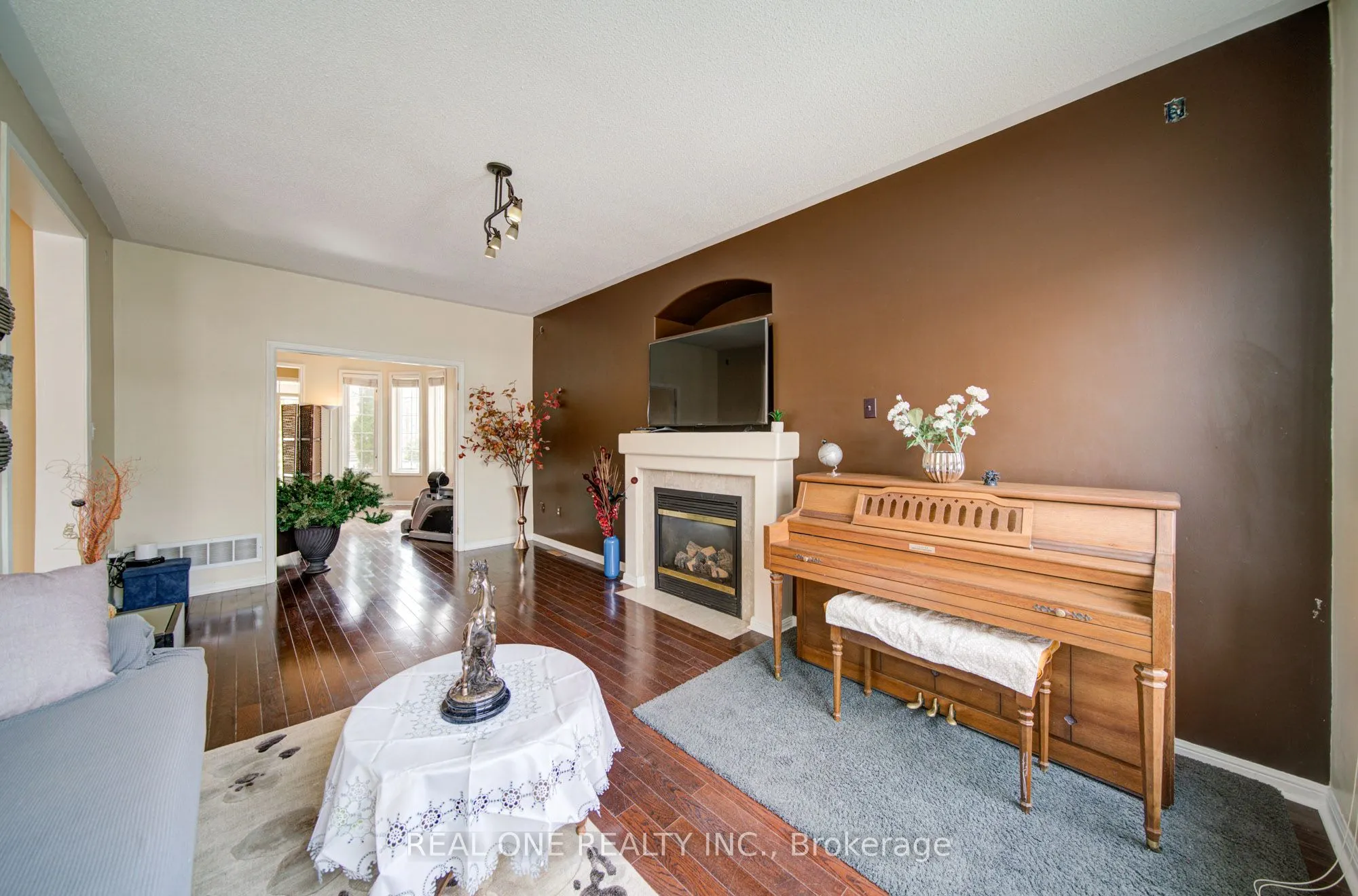 3696 Waterfall Crescent