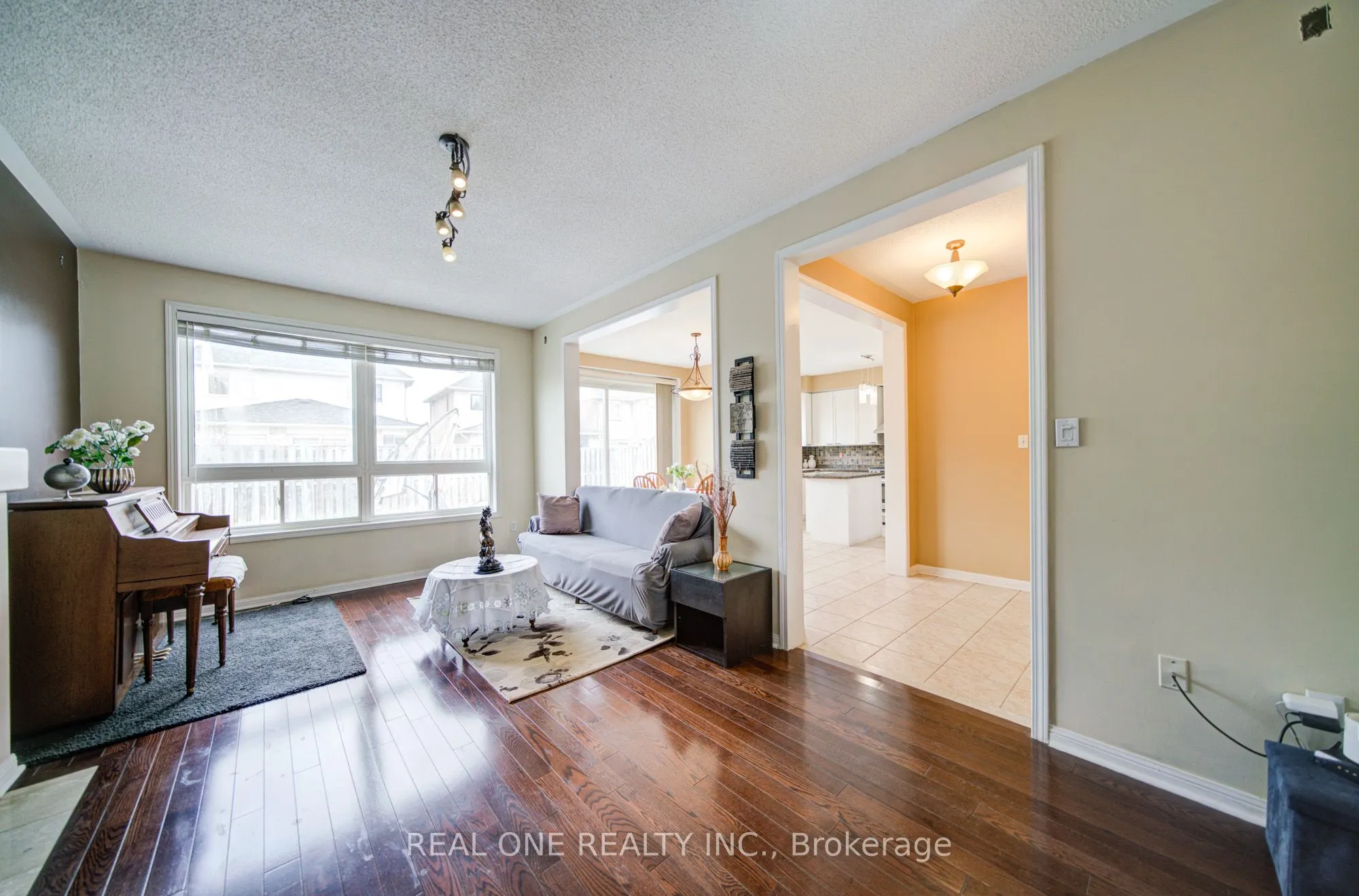 3696 Waterfall Crescent