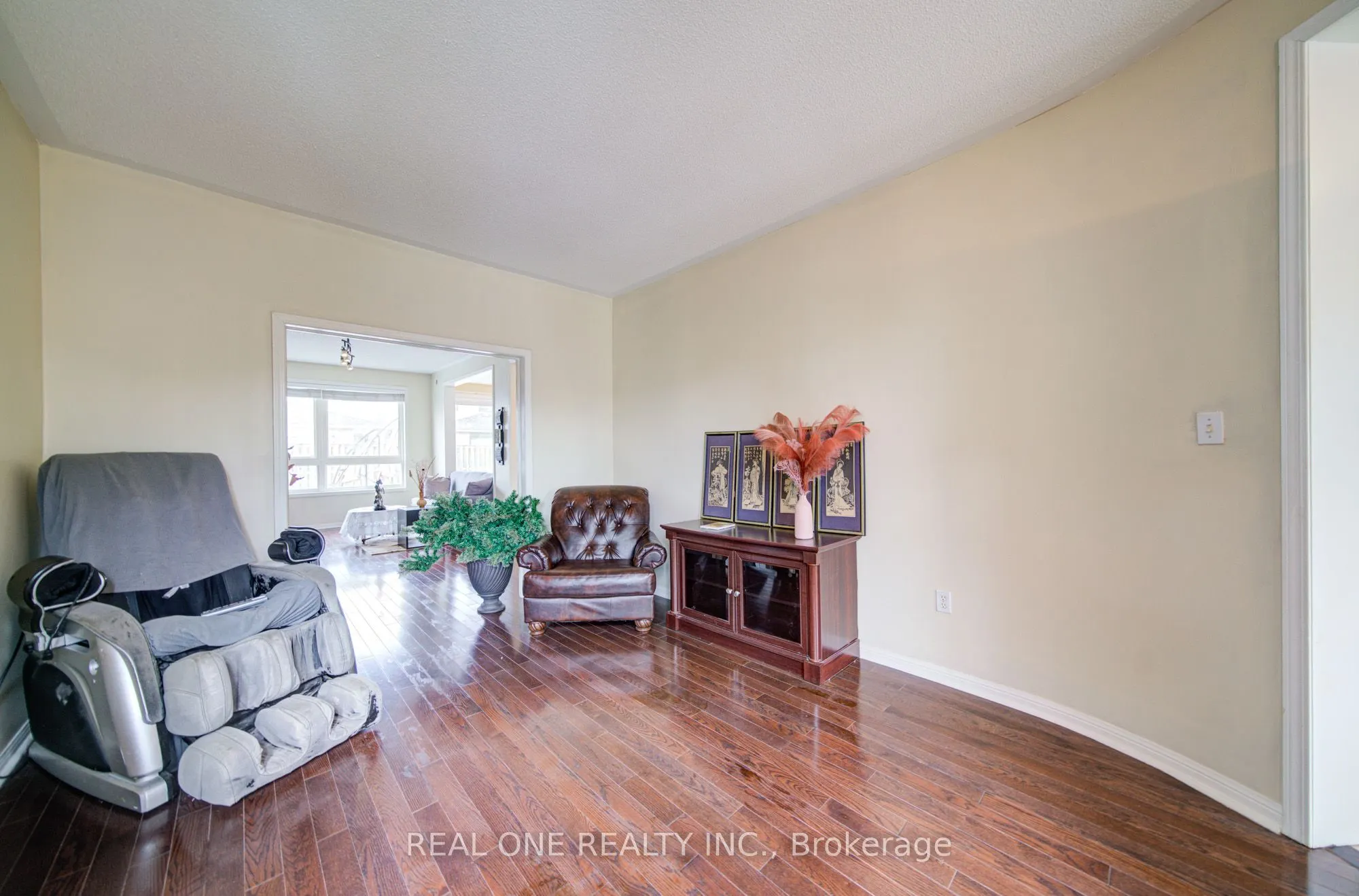 3696 Waterfall Crescent