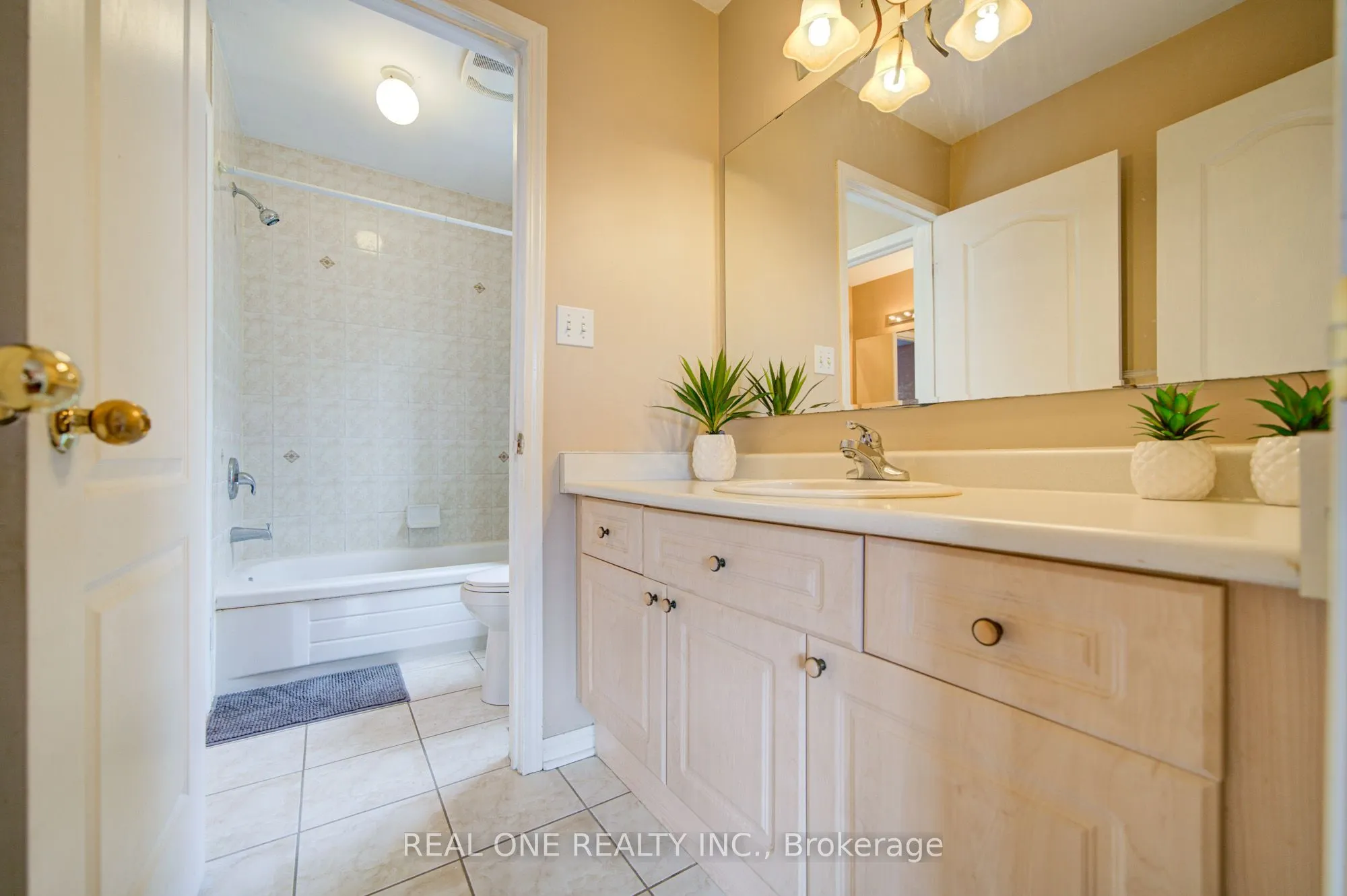 3696 Waterfall Crescent