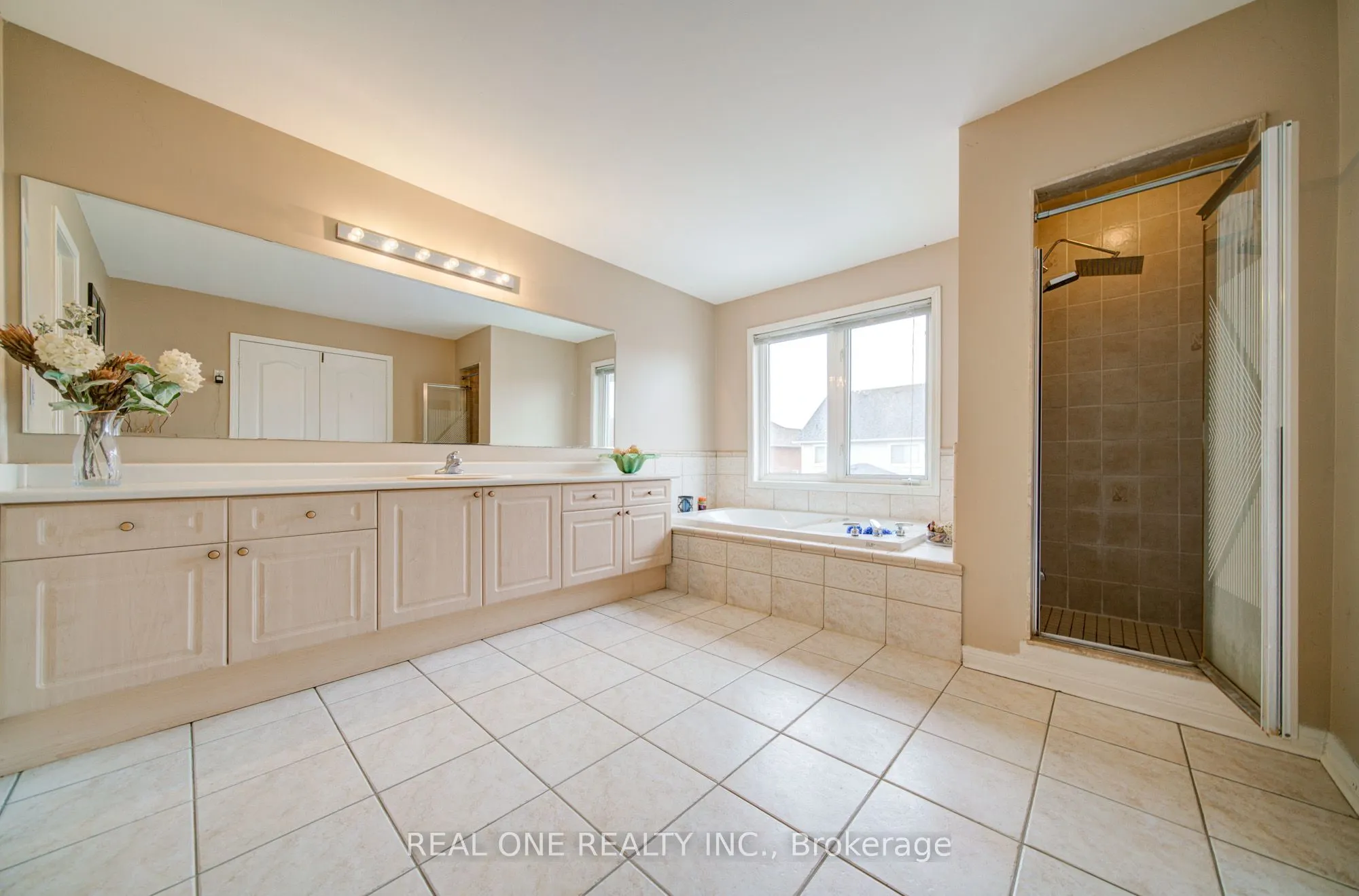 3696 Waterfall Crescent