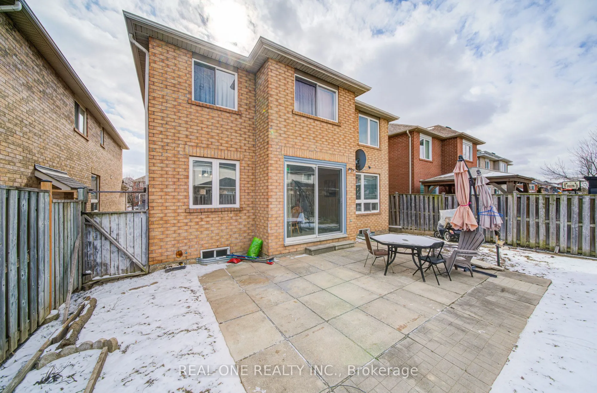 3696 Waterfall Crescent