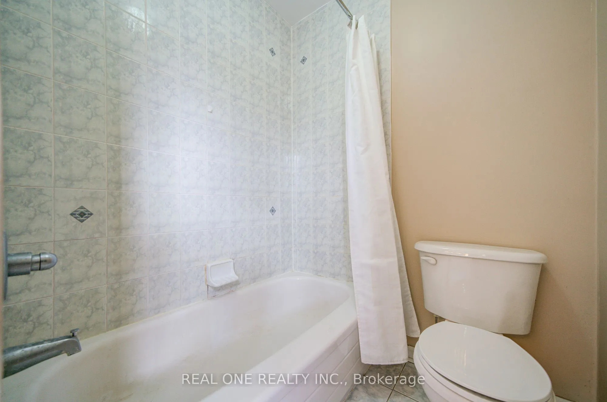 3696 Waterfall Crescent