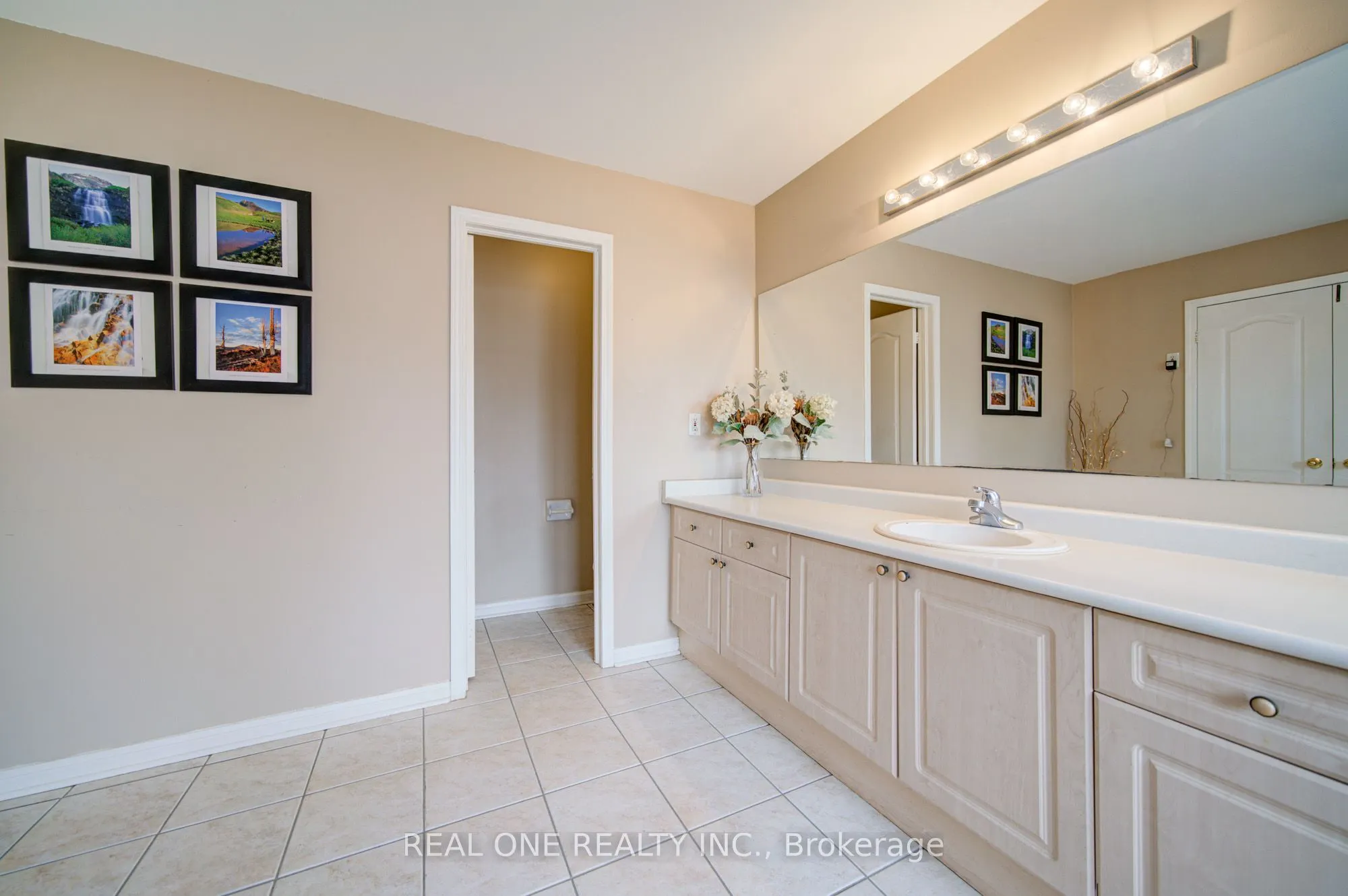 3696 Waterfall Crescent