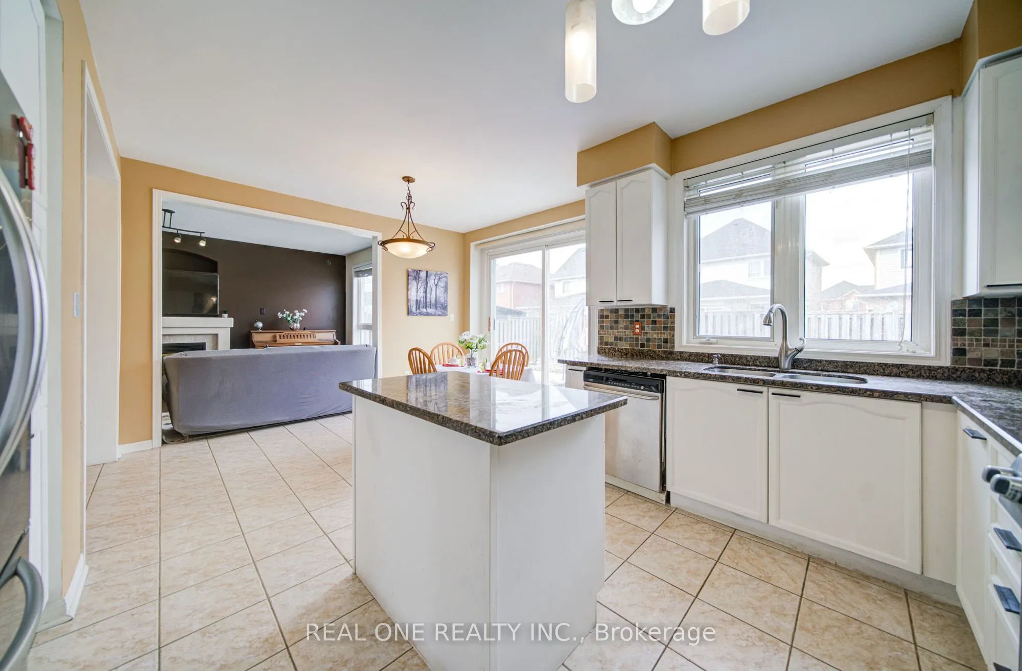 3696 Waterfall Crescent