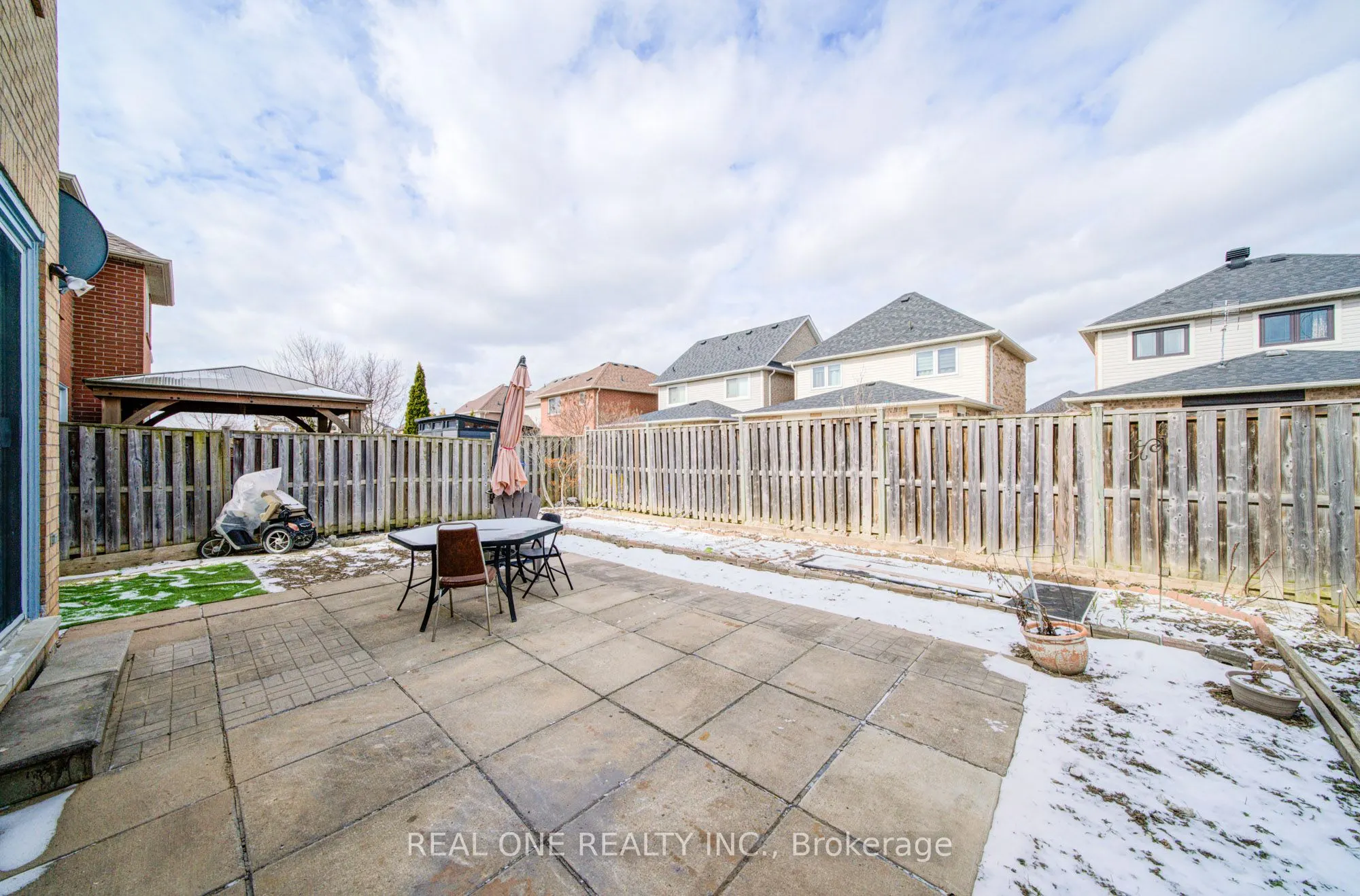 3696 Waterfall Crescent